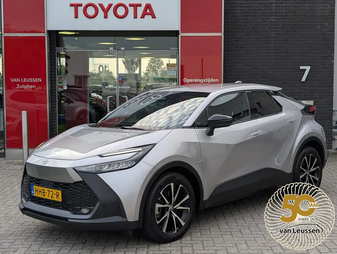 Toyota C-HR 2.0 Plug-in Hybrid 220 Dynamic STUUR- & STOELVERWA — photo 1 of 26