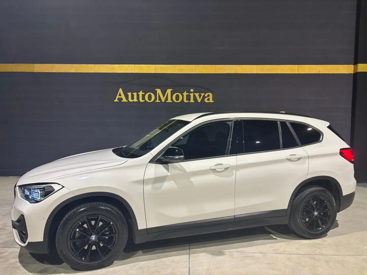 BMW X1 X1 sdrive16d Business Advantage auto Weiß - 1
