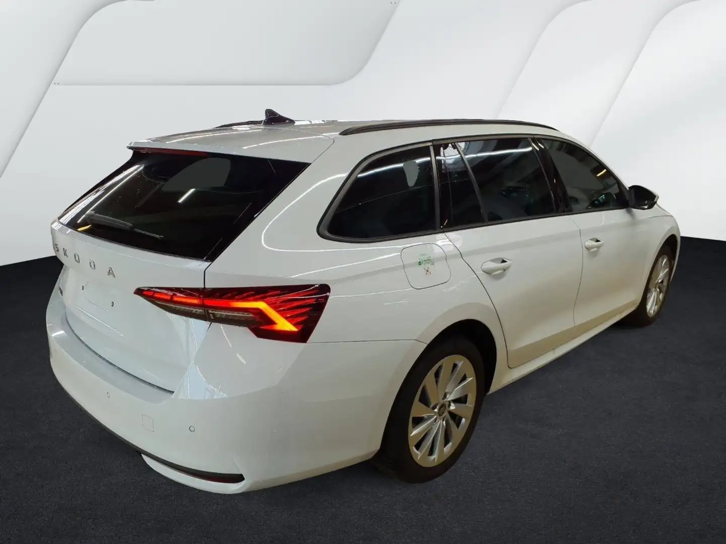 Skoda Octavia Combi Selection 1.5 eTSI DSG MATRIX+elHK Klima Weiß - 2