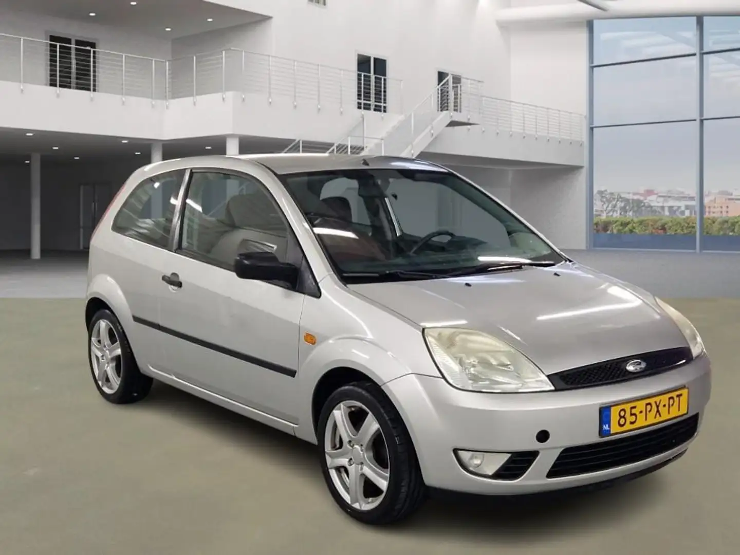 Ford Fiesta 1.4-16V Futura Grau - 2
