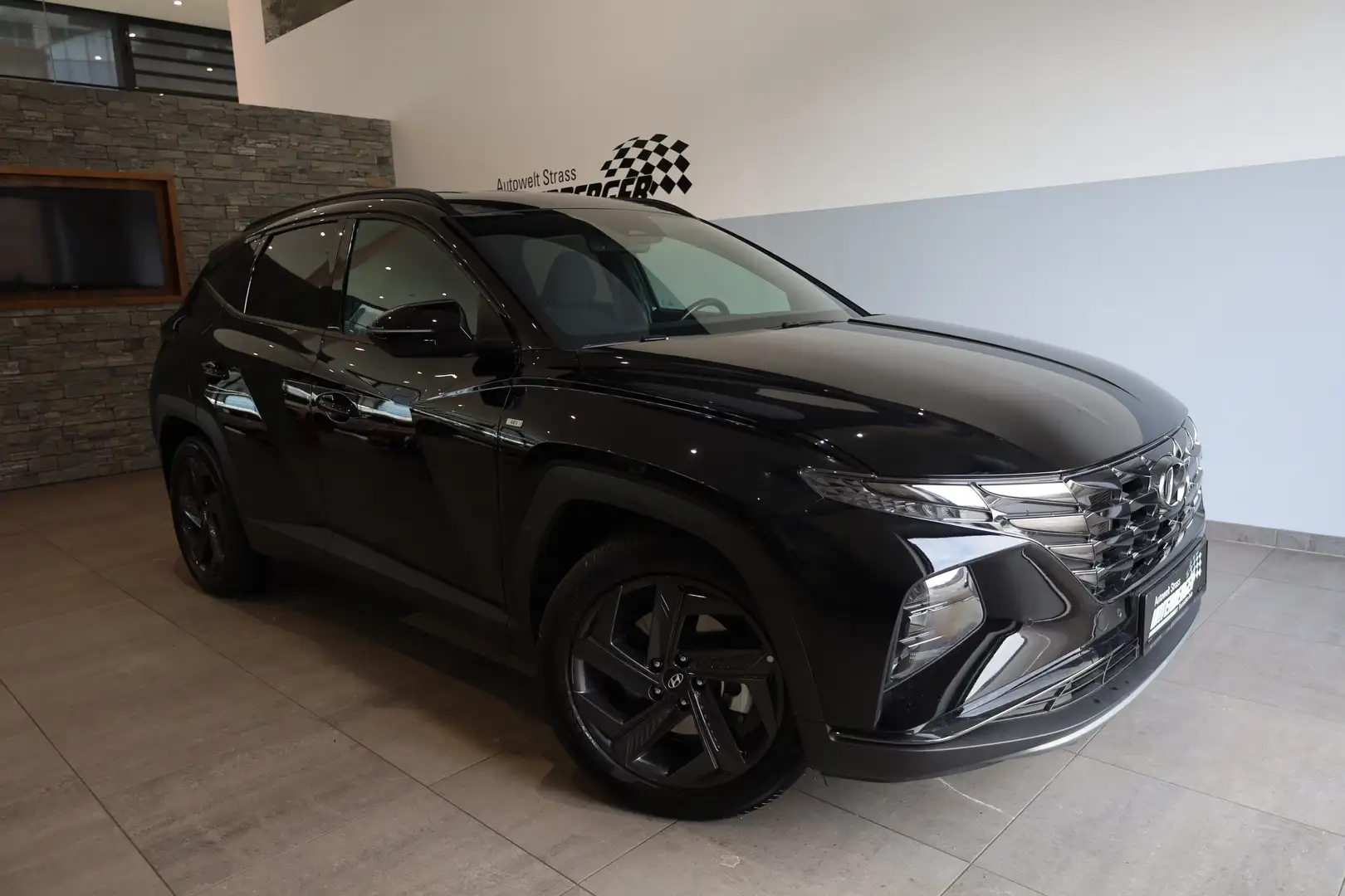 Hyundai TUCSON Trendline Plus 1.6 CRDi 4WD DCT Schwarz - 1