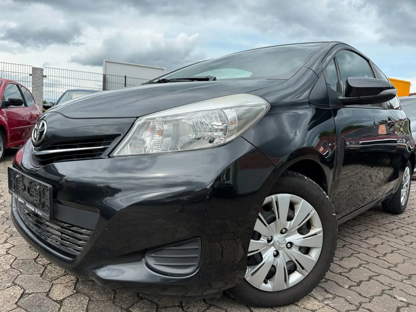 Toyota Yaris 1,0-l-Dual-VVT-i Klimaanlage Noir - 1