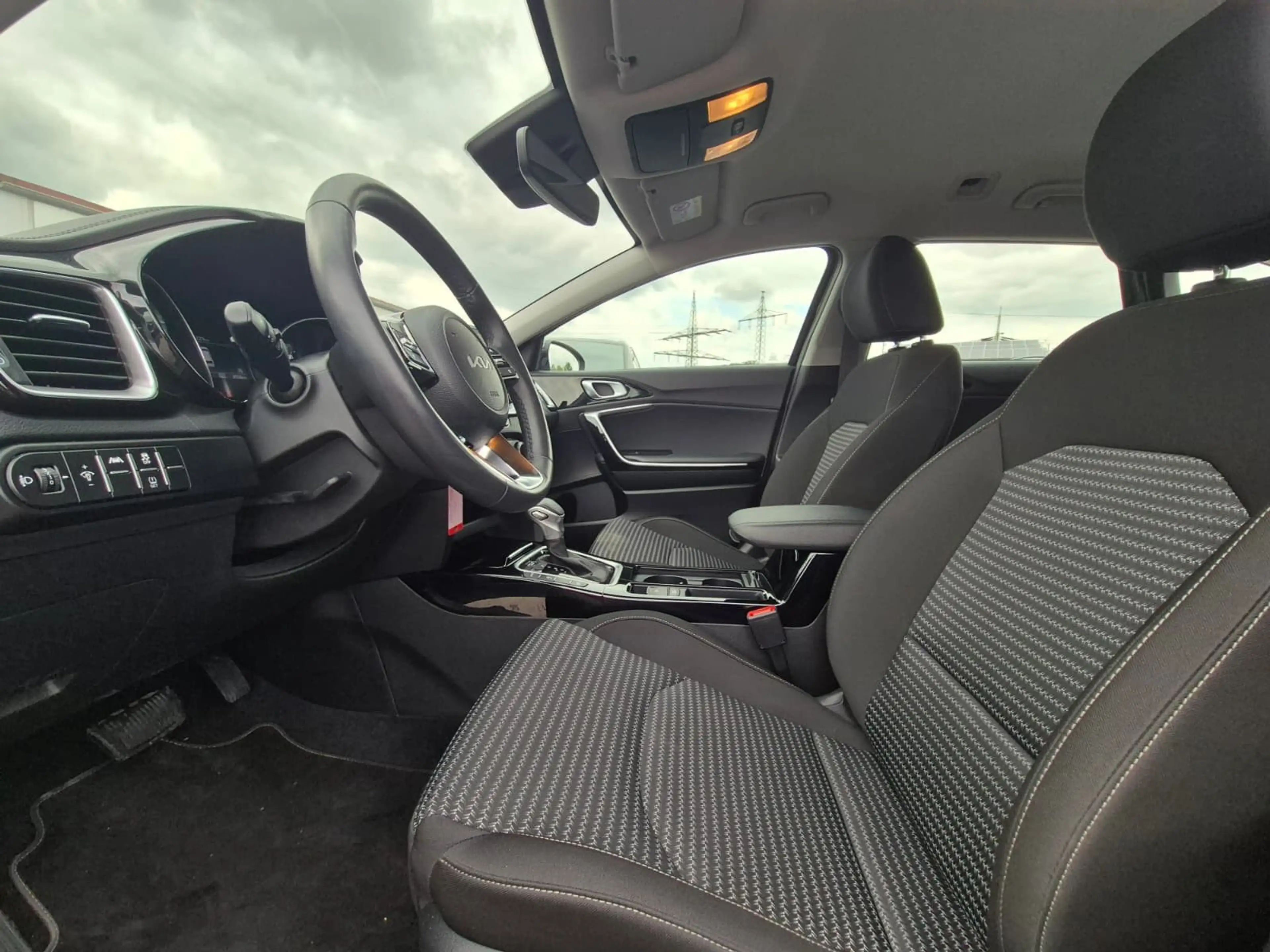 Kia Ceed / cee'd 1.5 DCT Spirit ACC*LED*JBL*APP* — photo 13
