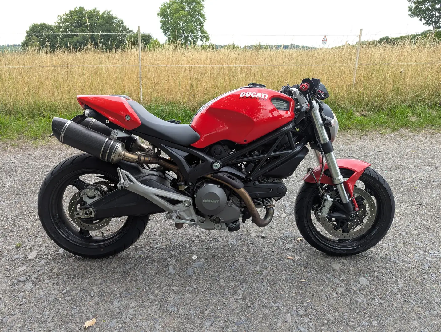 Ducati Monster 696 Roşu - 1