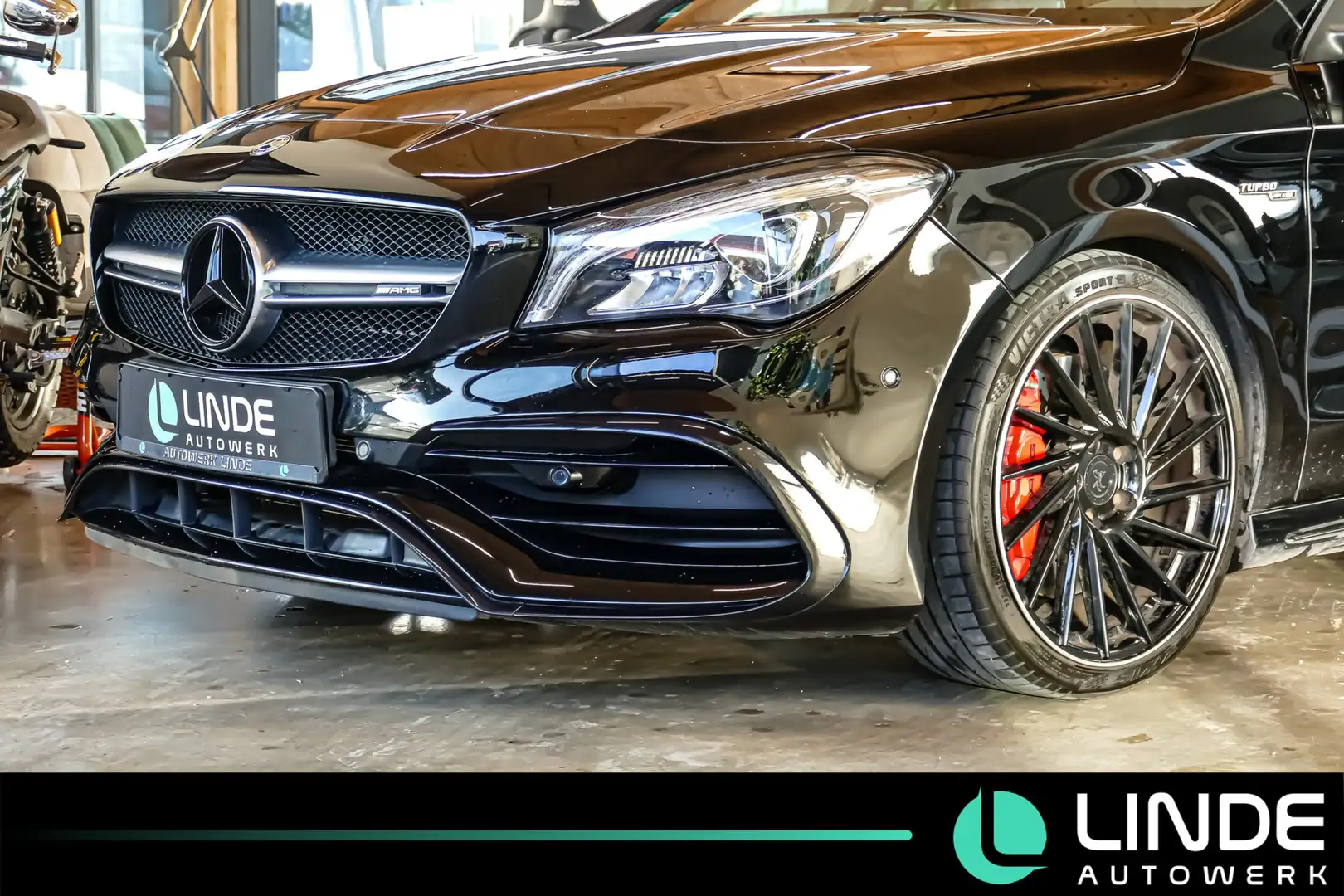 Mercedes-Benz CLA 45 AMG 4Matic|LEDER|NAVI|PANO Schwarz - 2