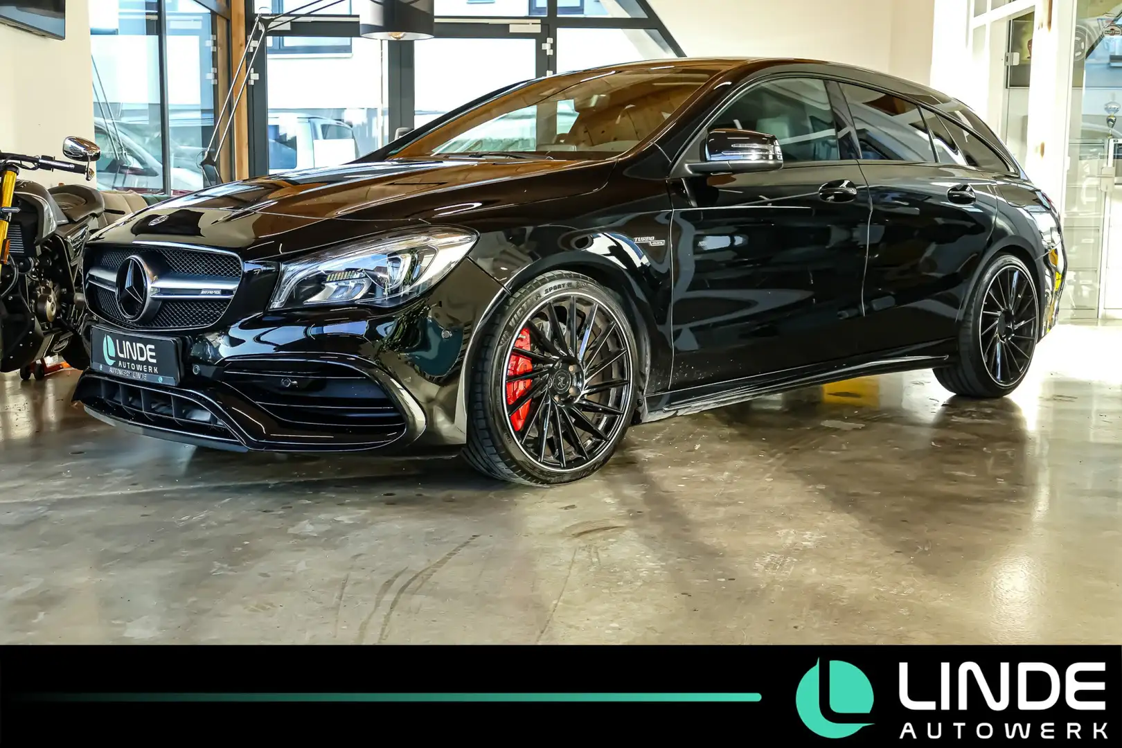 Mercedes-Benz CLA 45 AMG 4Matic|LEDER|NAVI|PANO Schwarz - 1