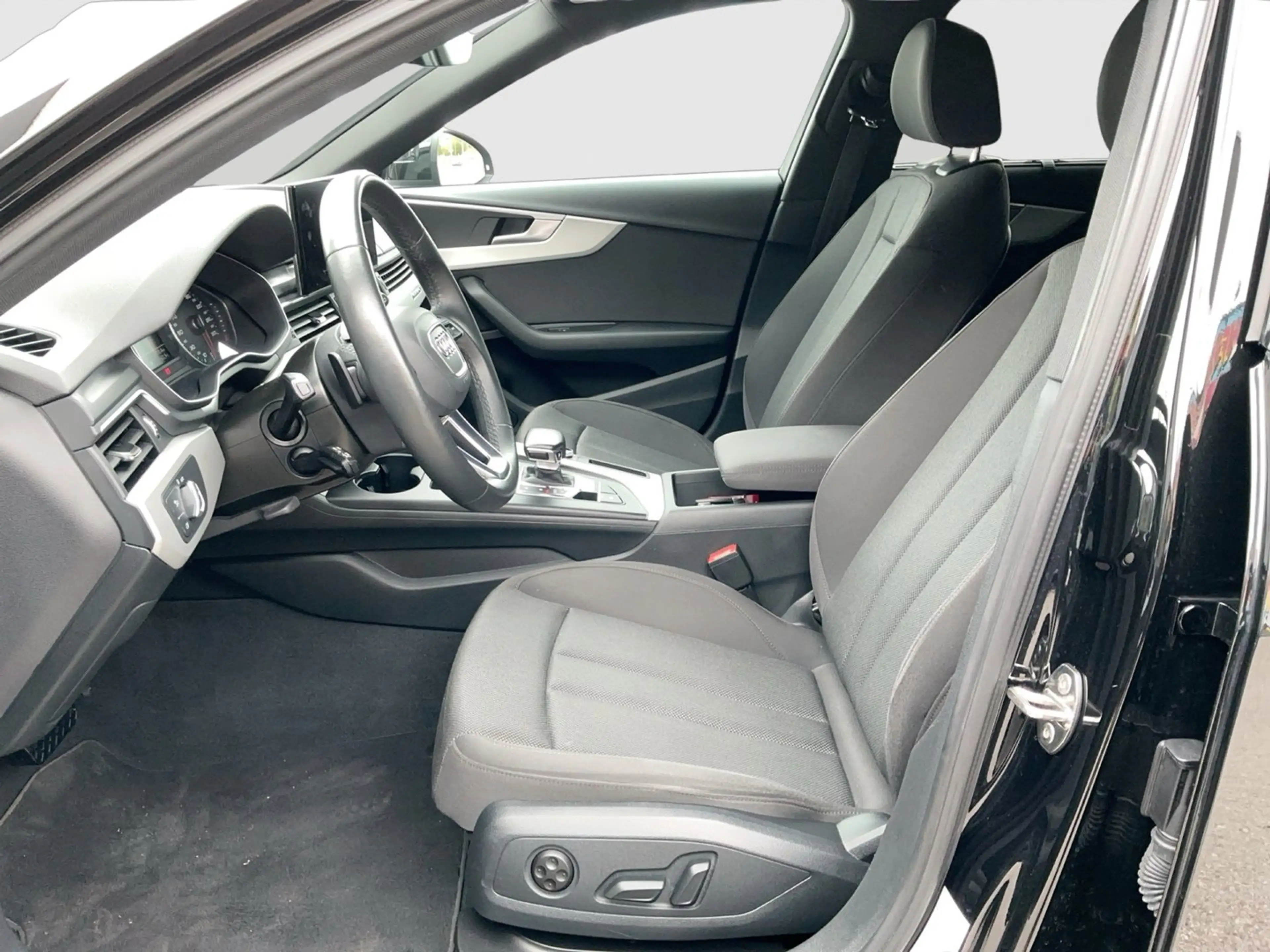 Audi A4 40 TFSI quattro advanced — photo 10