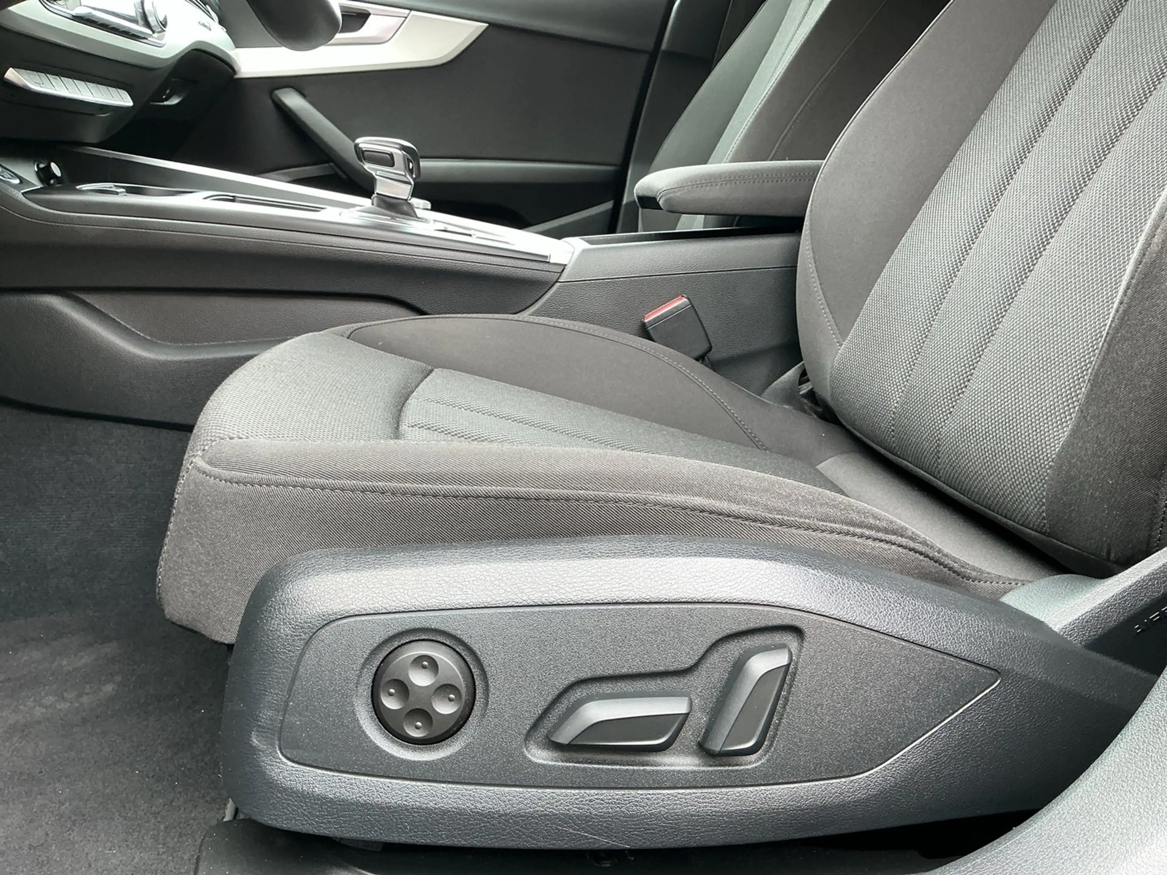 Audi A4 40 TFSI quattro advanced — photo 11