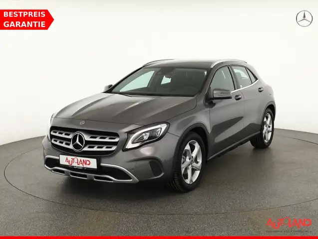 Mercedes-Benz GLA 180 7G-DCT Urban LED Navi Kamera Sitzheizung