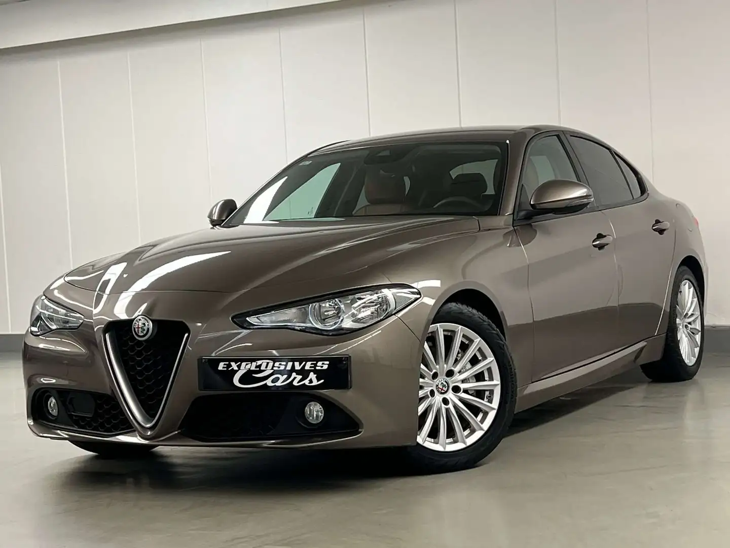 Alfa Romeo Giulia 2.2 JTDM 136 CV  1ere MAIN  GPS CUIR CLIM REG Brun - 1