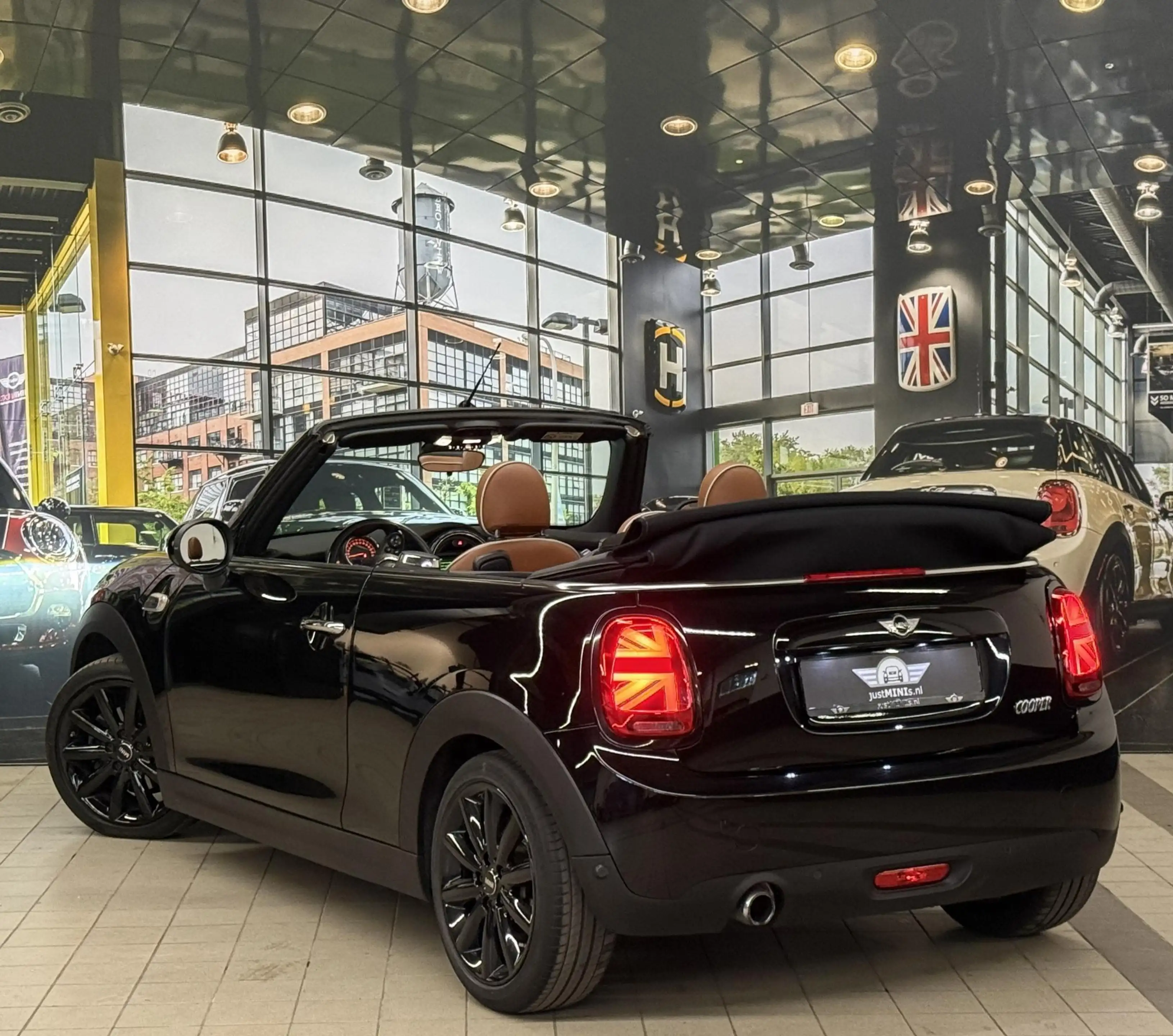 MINI Cooper Cabrio AUT LEDER|NAVI|LED\1E EIG — photo 2
