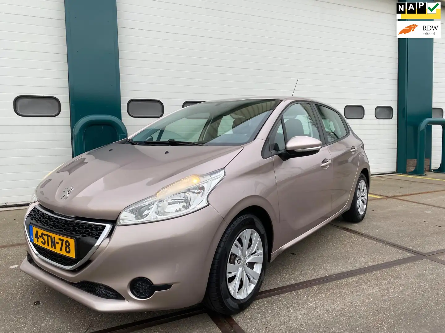 Peugeot 208 1.2 VTi Active Nieuwstaat ! Grau - 1