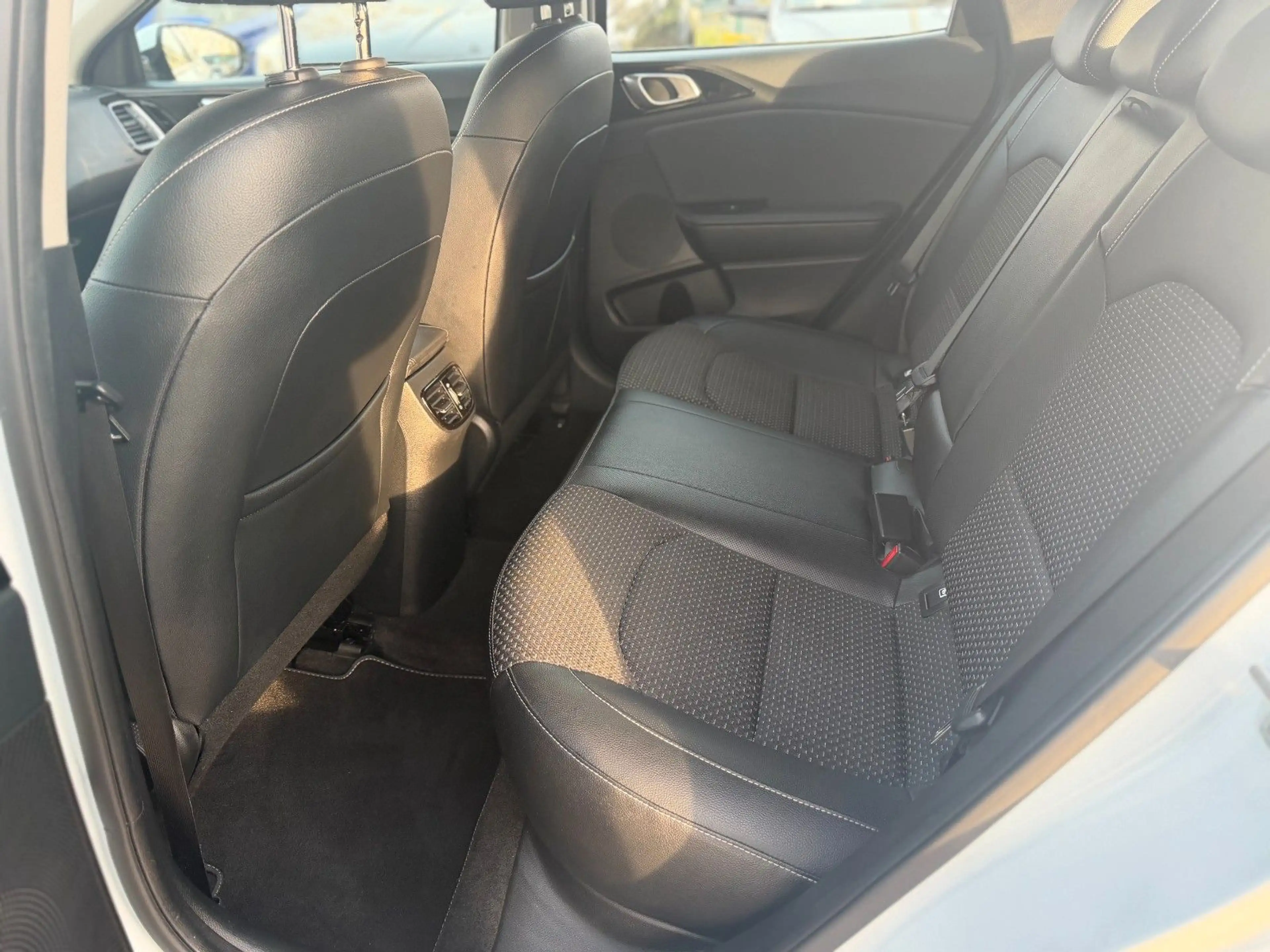 Kia XCeed Vision S-Heft LED SHZ T-Leder — photo 14