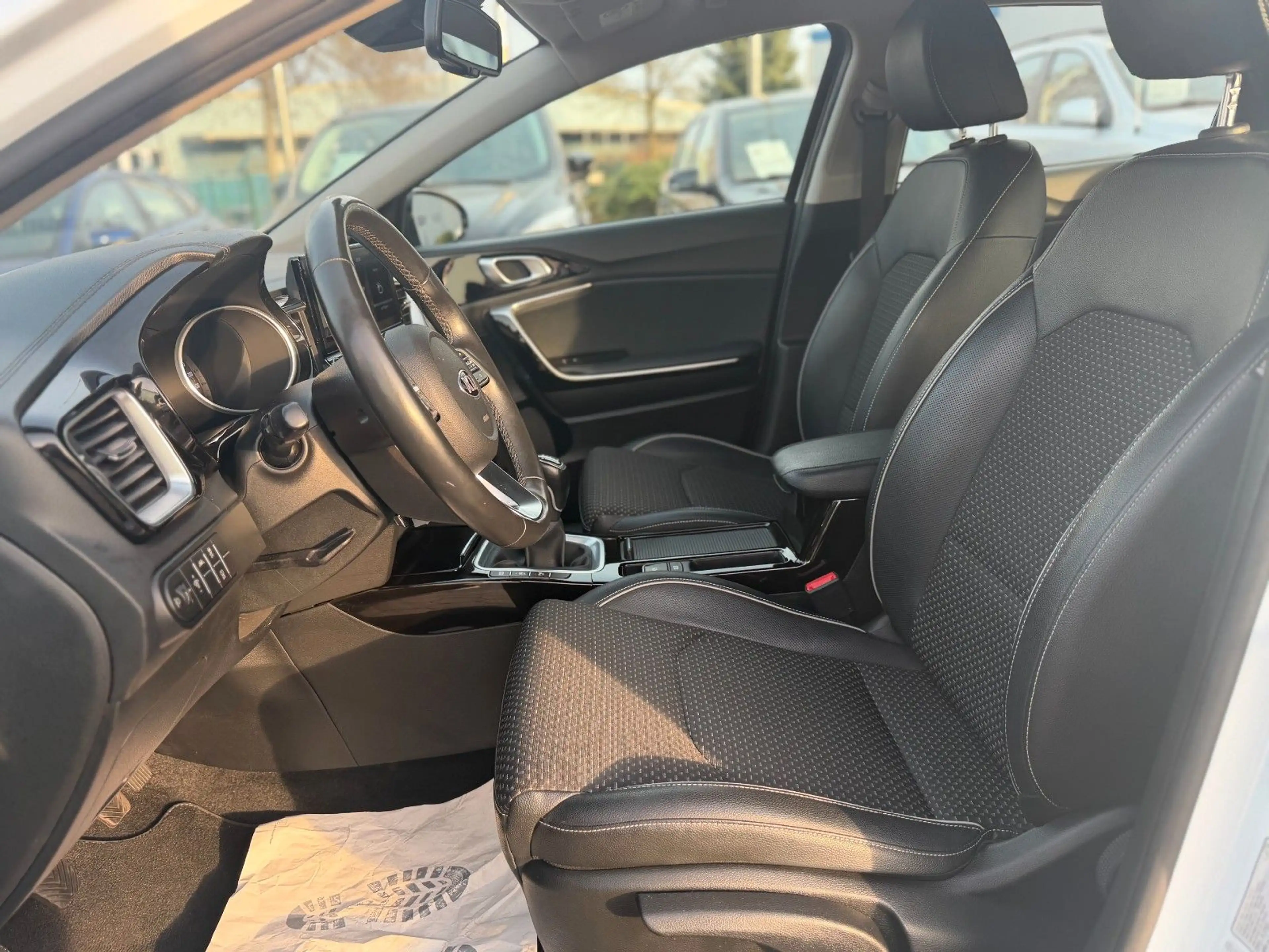Kia XCeed Vision S-Heft LED SHZ T-Leder — photo 11
