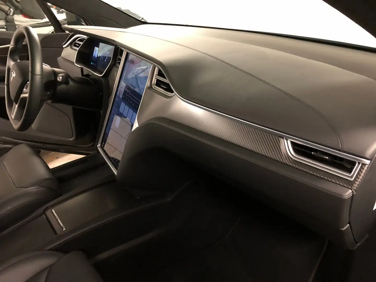 Tesla Model X - 1