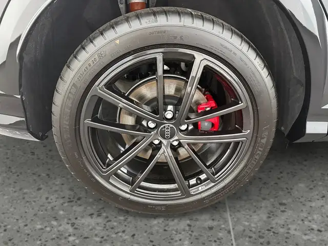 Audi Q5 view 6
