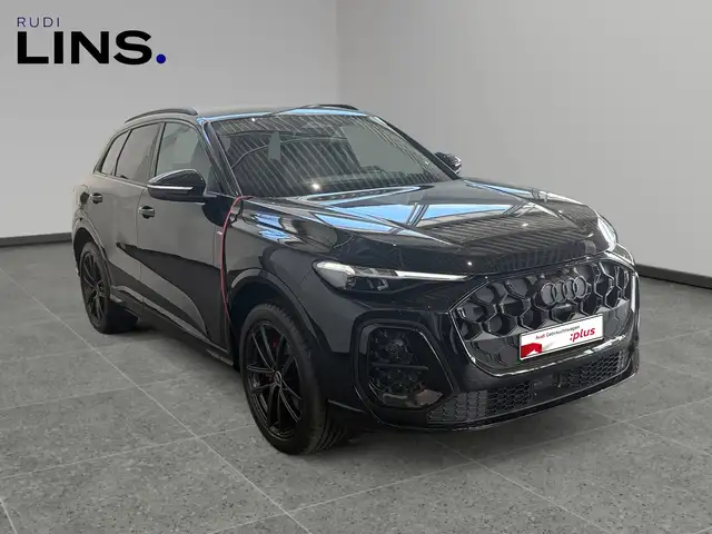 Audi Q5 view 3