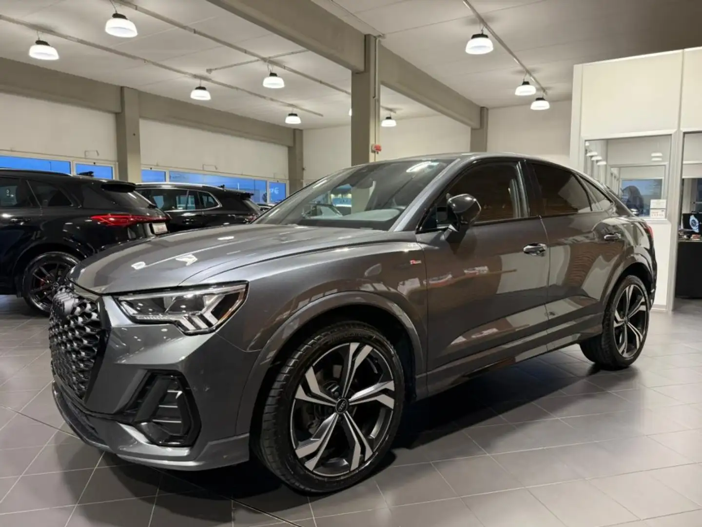 Audi Q3 SPB 35 TDI S tronic S line Black Line NAVI - PELLE Grigio - 2