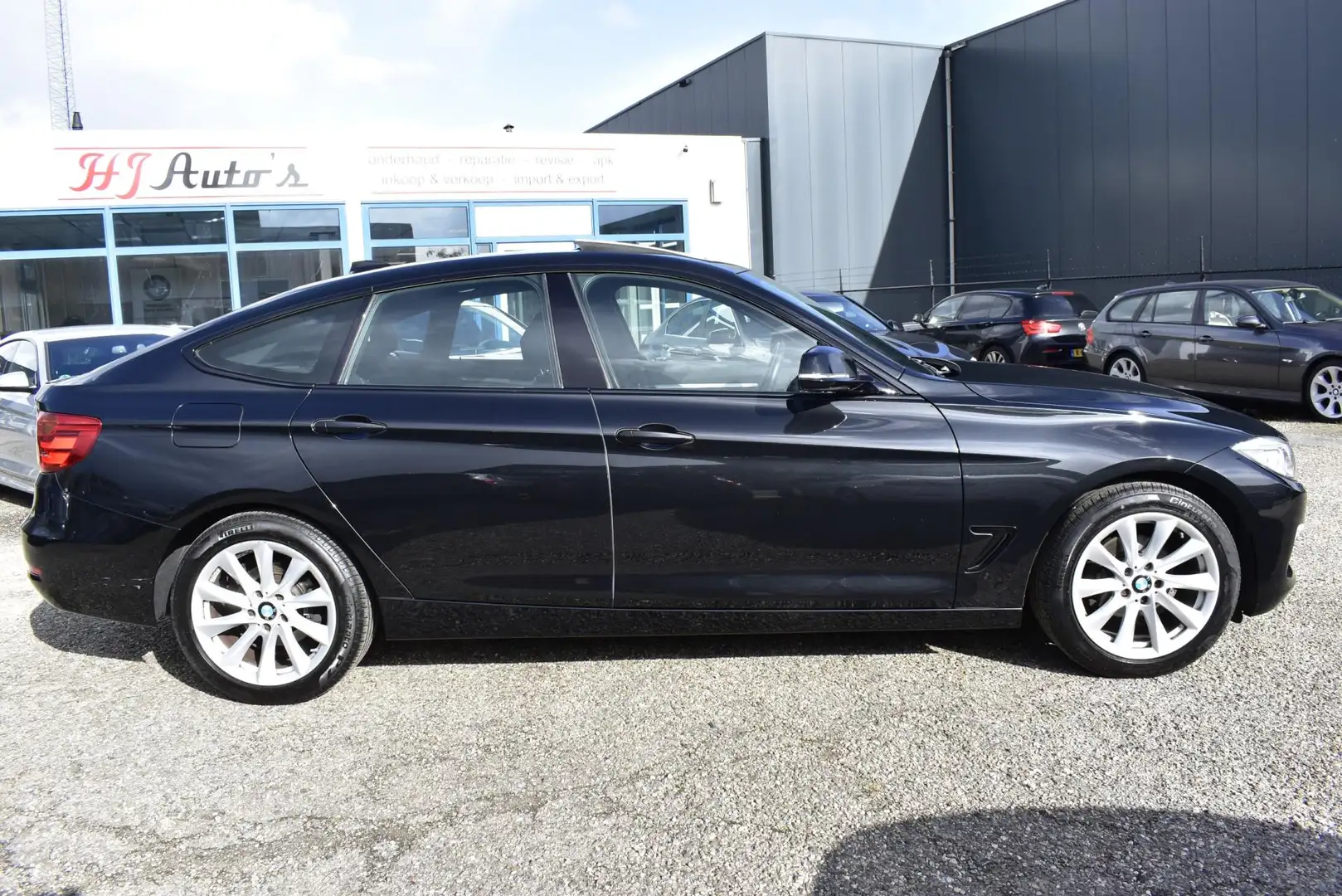 BMW 320 3-serie Gran Turismo 320i Executive Zwart - 2