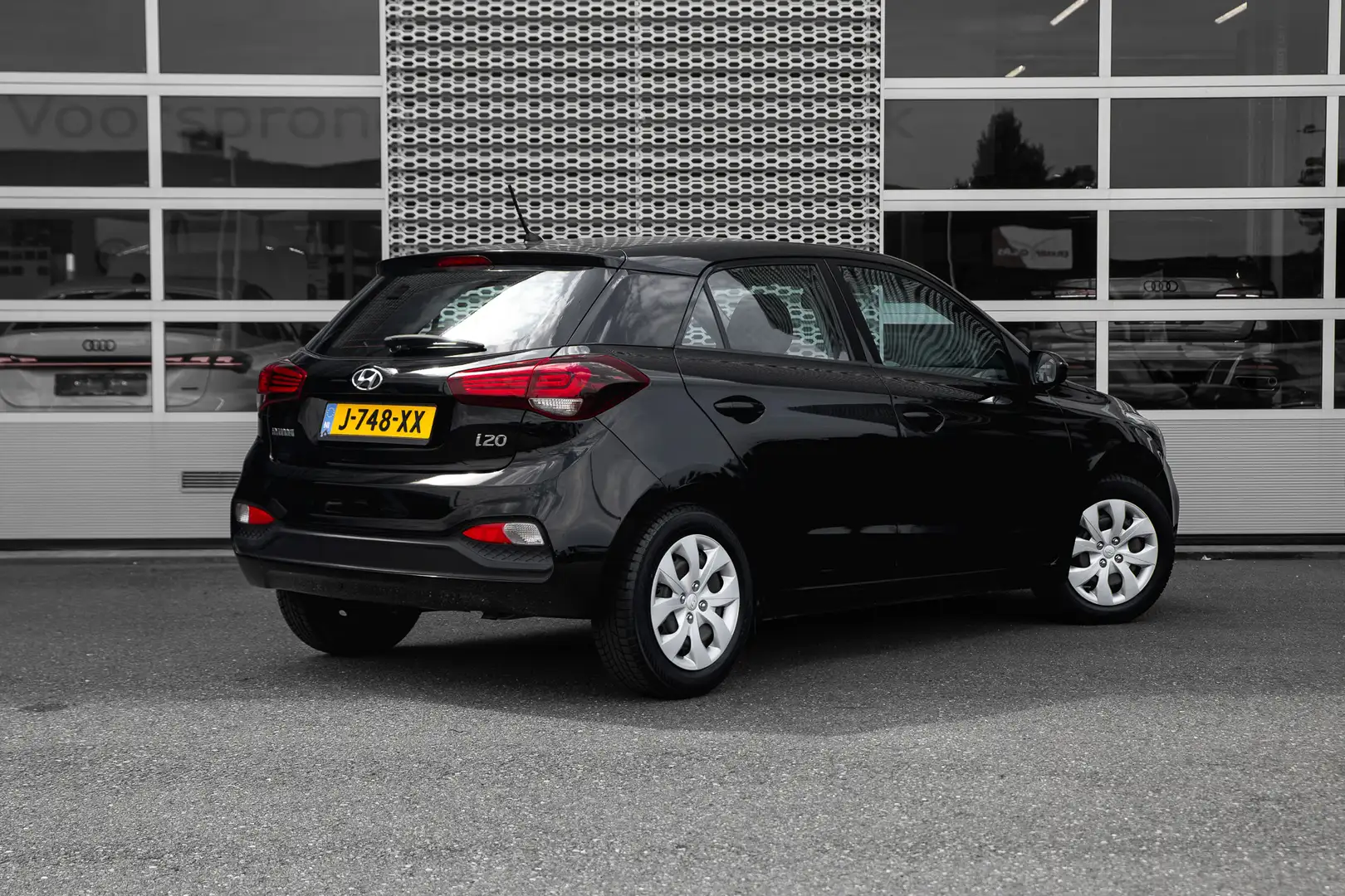Hyundai i20 1.2 LP 74pk i-Drive Cool Zwart - 2