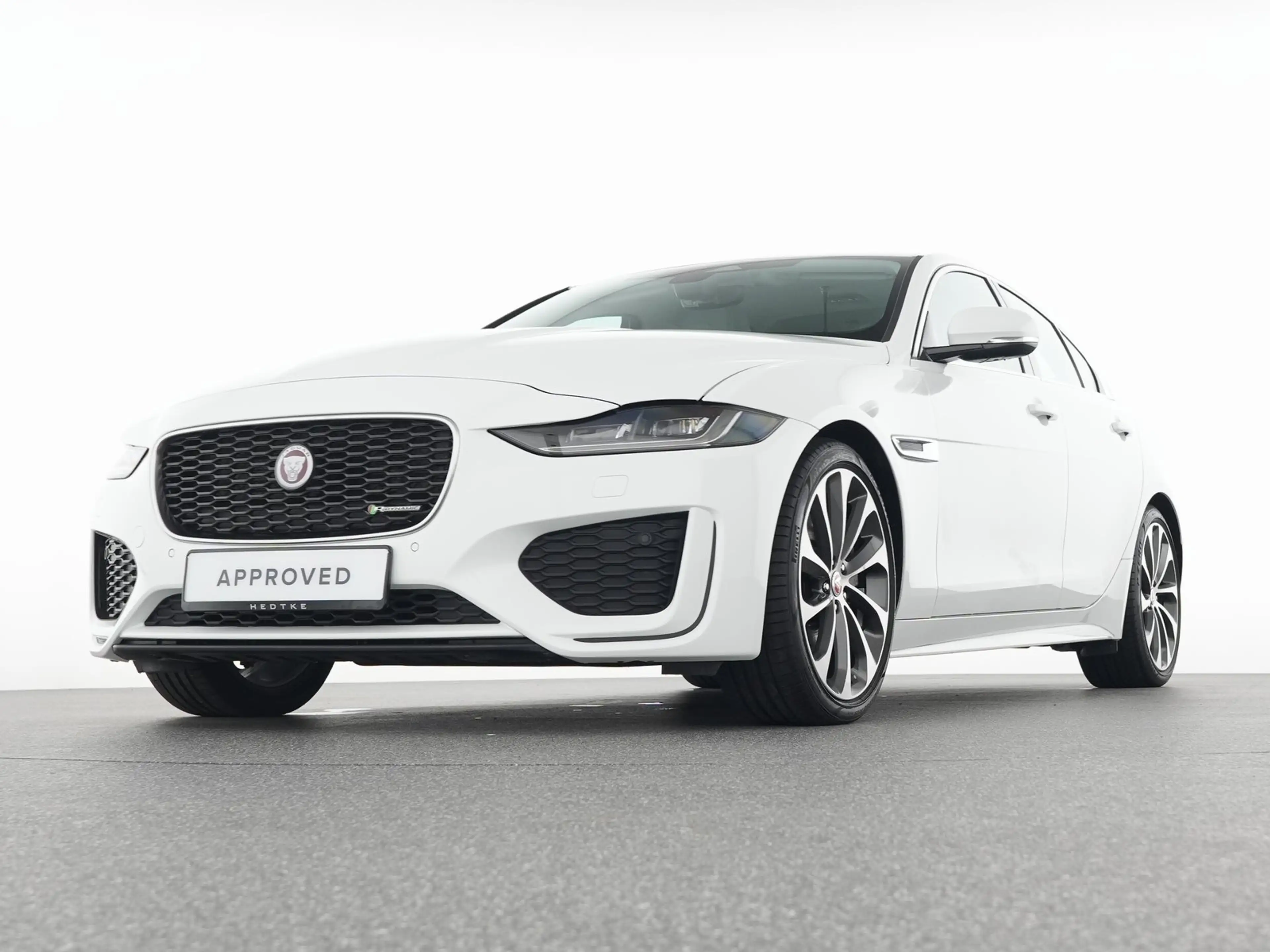 Jaguar XE D200 RWD R-Dynamic HSE *Memory/Sitzheizung* — photo 7
