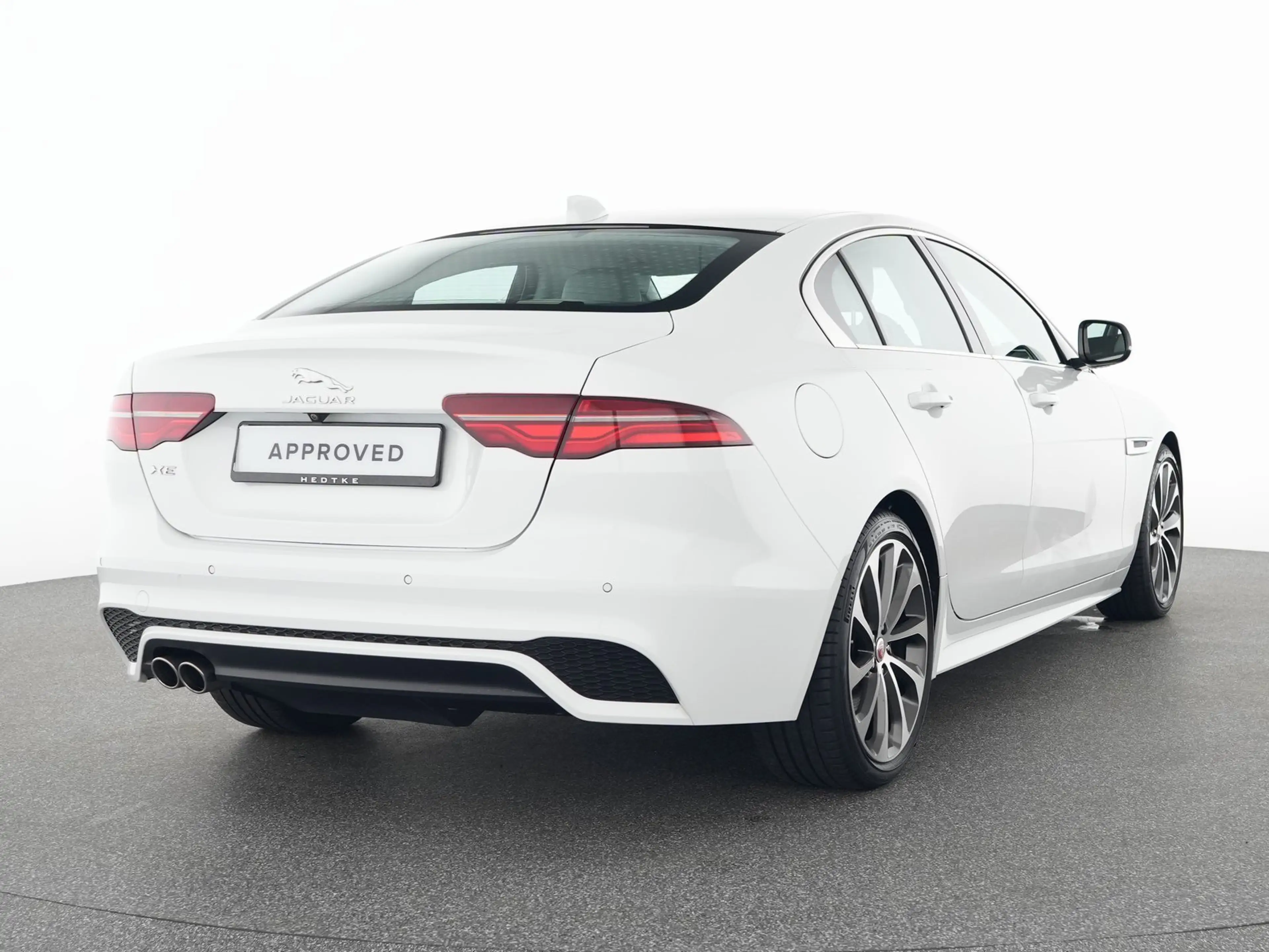 Jaguar XE D200 RWD R-Dynamic HSE *Memory/Sitzheizung* — photo 2