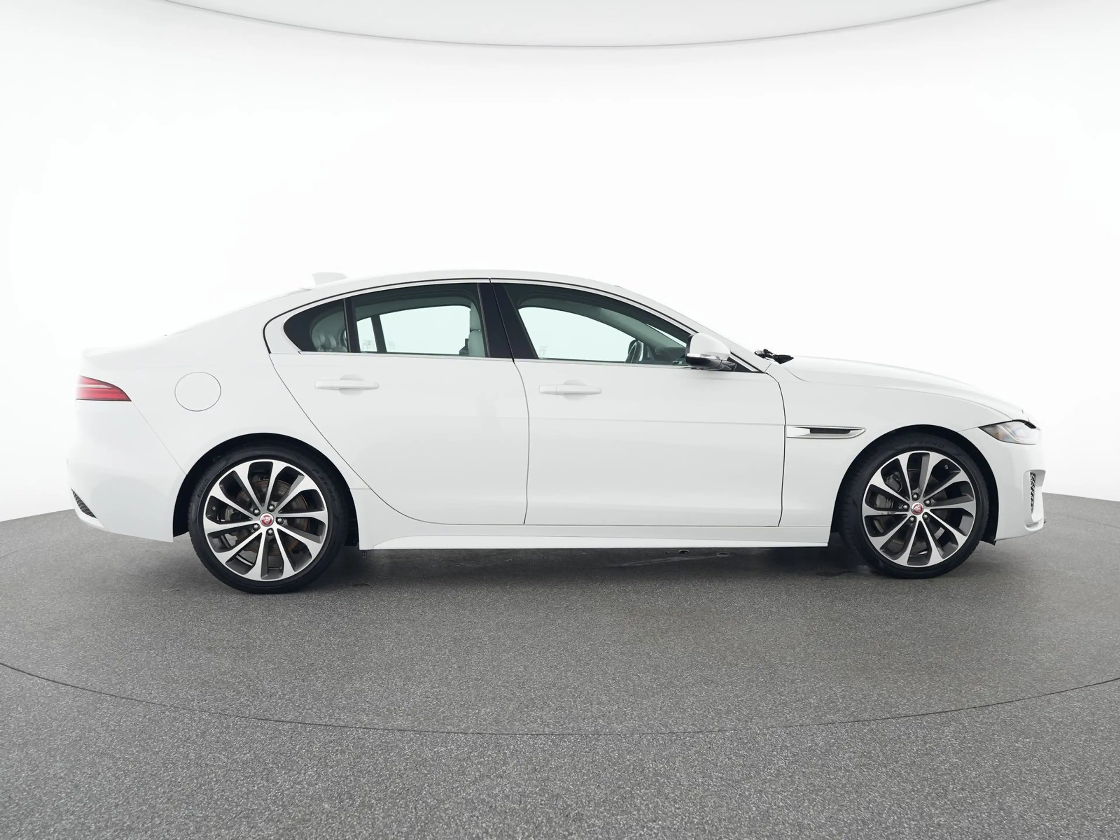 Jaguar XE D200 RWD R-Dynamic HSE *Memory/Sitzheizung* — photo 12