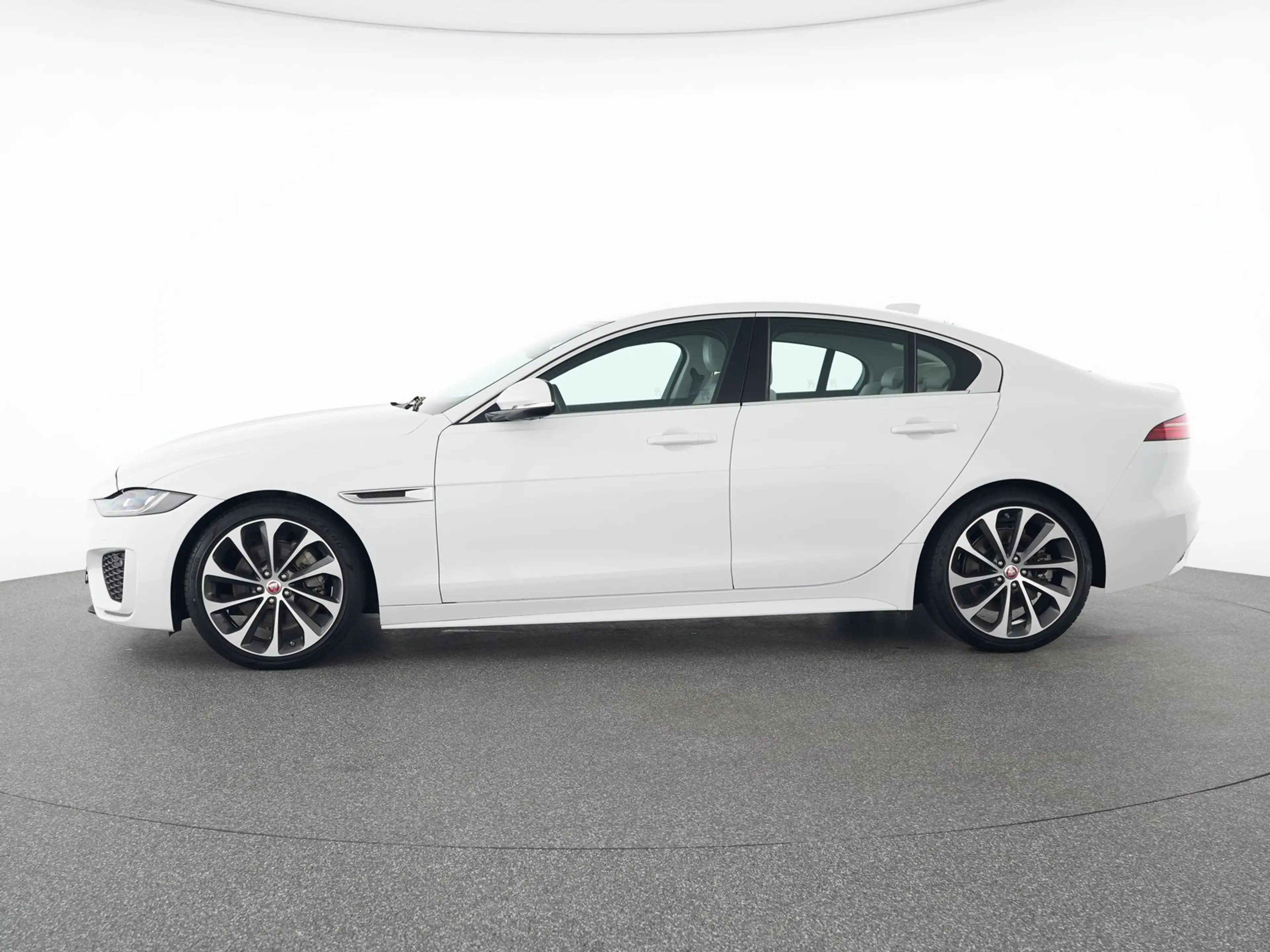 Jaguar XE D200 RWD R-Dynamic HSE *Memory/Sitzheizung* — photo 11