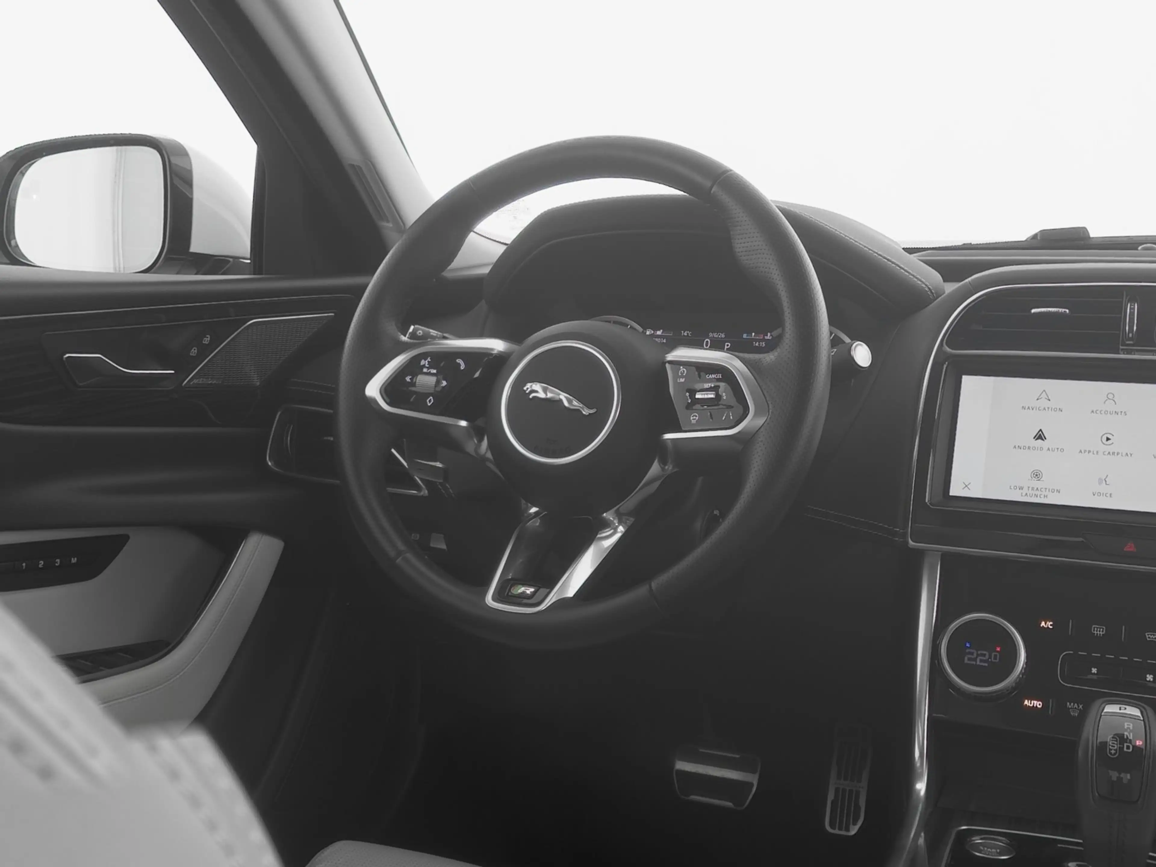 Jaguar XE D200 RWD R-Dynamic HSE *Memory/Sitzheizung* — photo 4