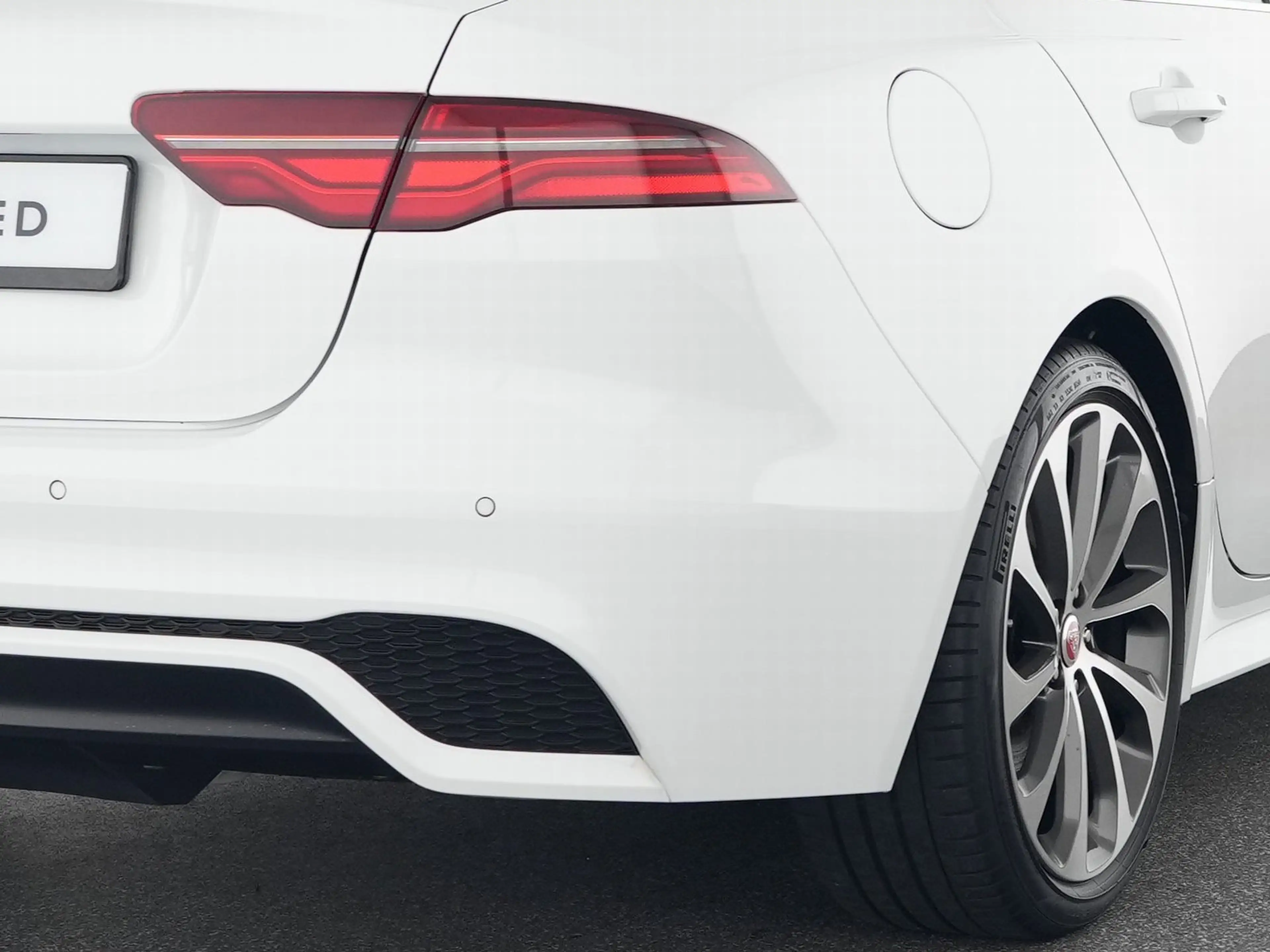 Jaguar XE D200 RWD R-Dynamic HSE *Memory/Sitzheizung* — photo 10
