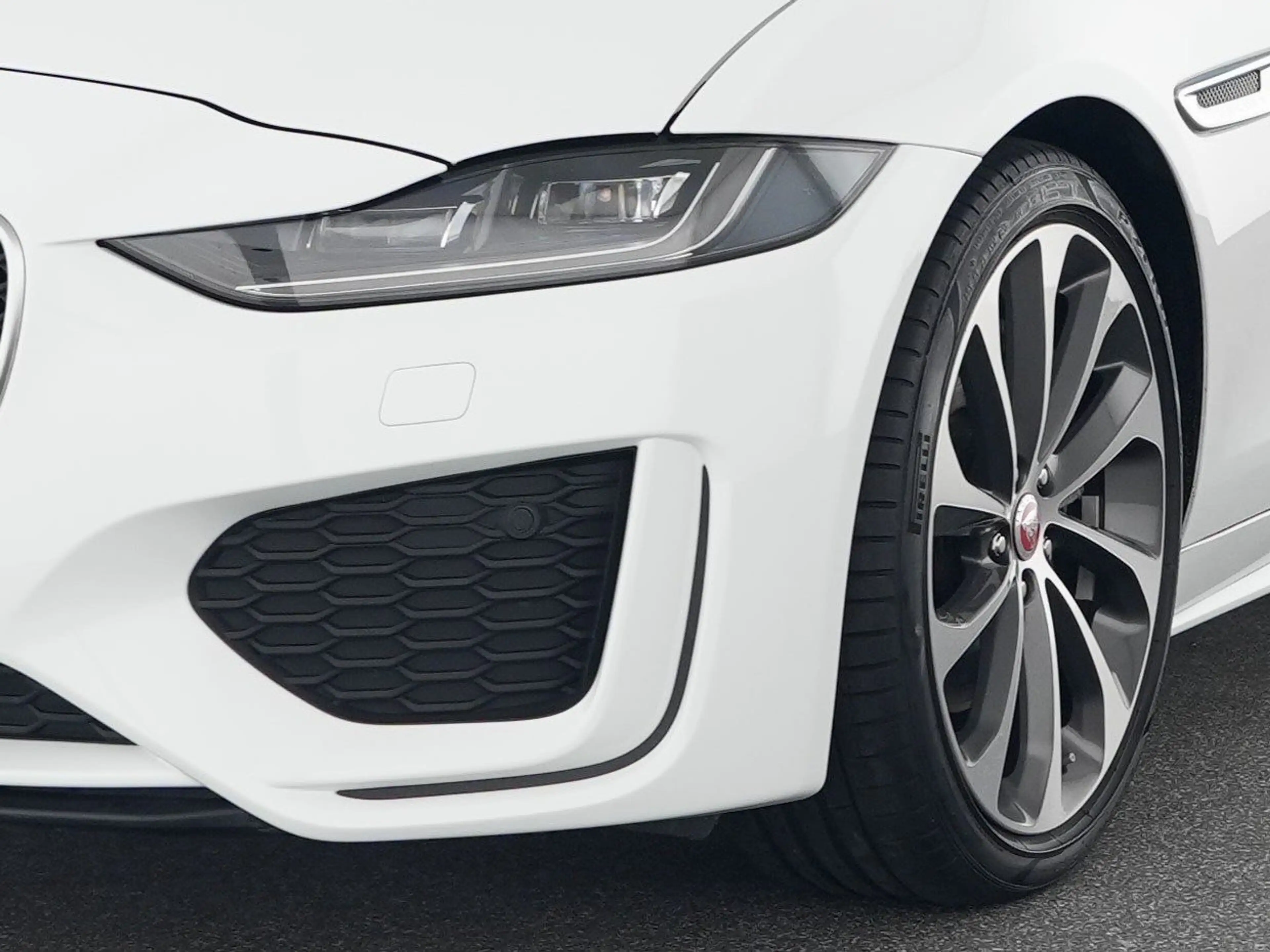 Jaguar XE D200 RWD R-Dynamic HSE *Memory/Sitzheizung* — photo 9