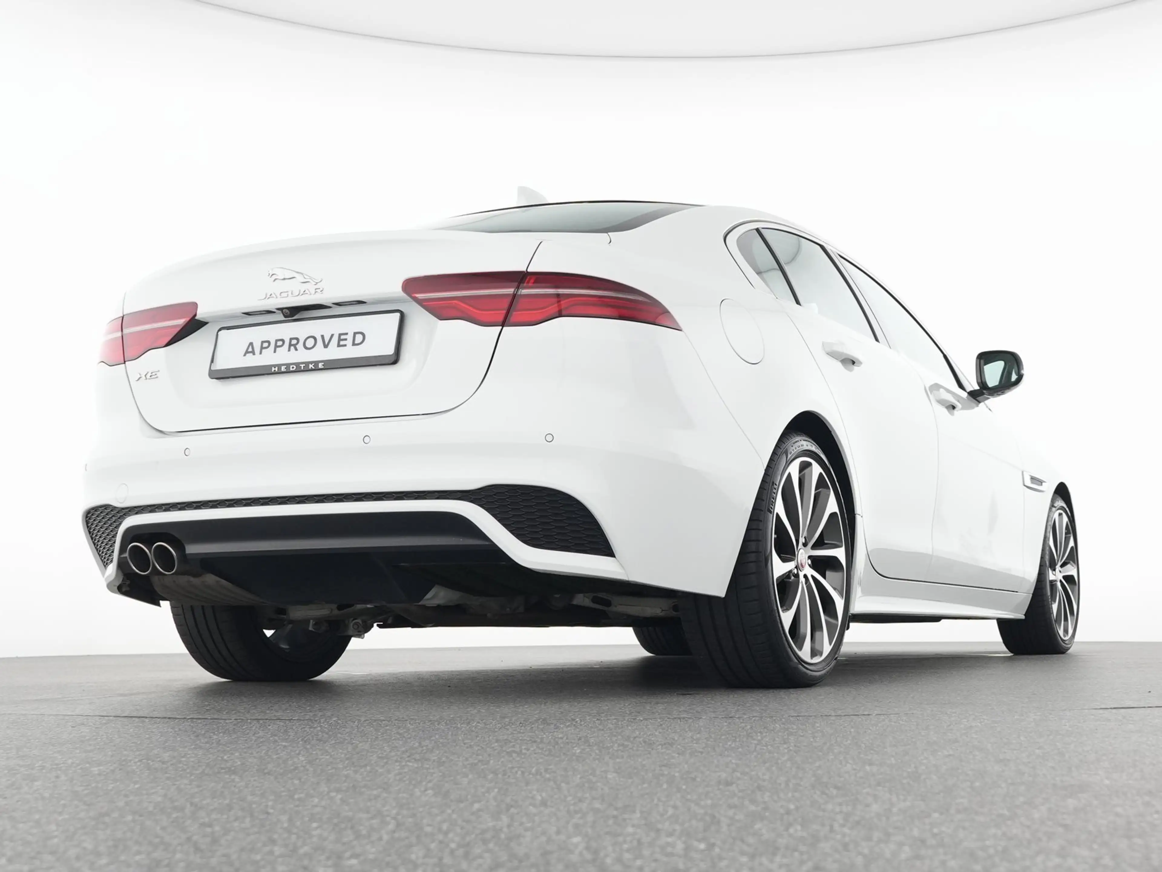 Jaguar XE D200 RWD R-Dynamic HSE *Memory/Sitzheizung* — photo 8