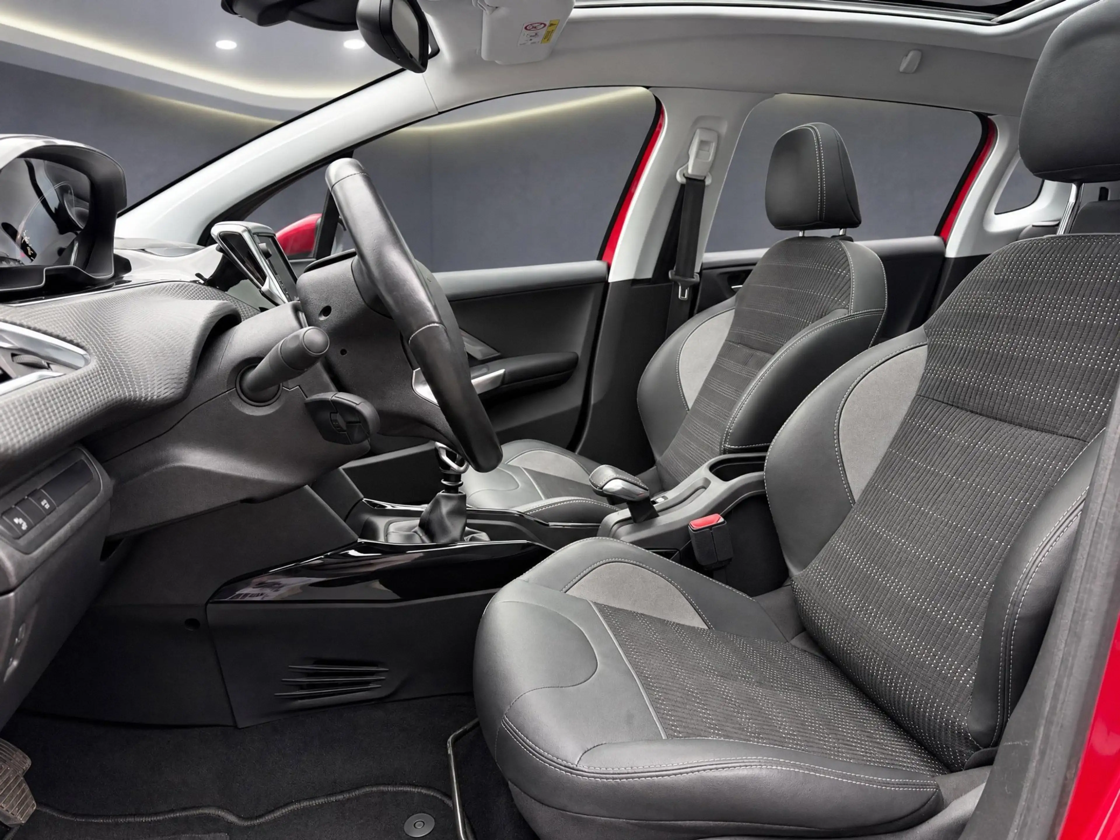 Peugeot 2008 1.2 PureTech Allure met Panorama dak !!! Led !!! D — photo 12