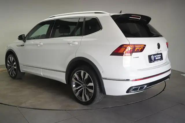 Volkswagen Tiguan view 4