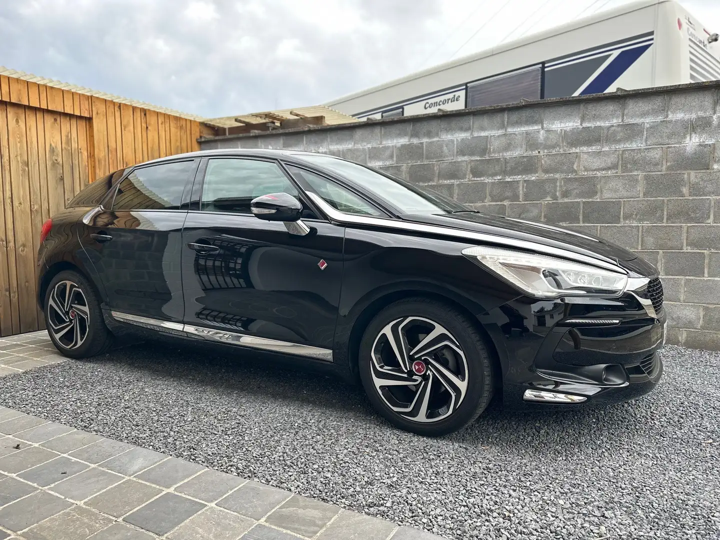 DS Automobiles DS 5 1.6 THP Performance line Pano Led Navi Leder Full Fekete - 1