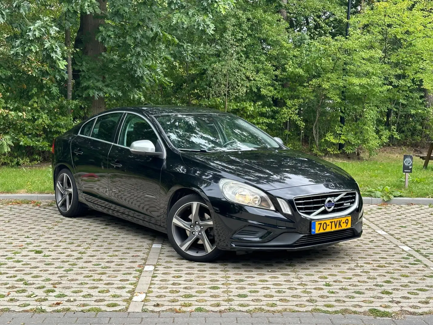 Volvo S60 1.6 T3 R-Design Zwart - 1