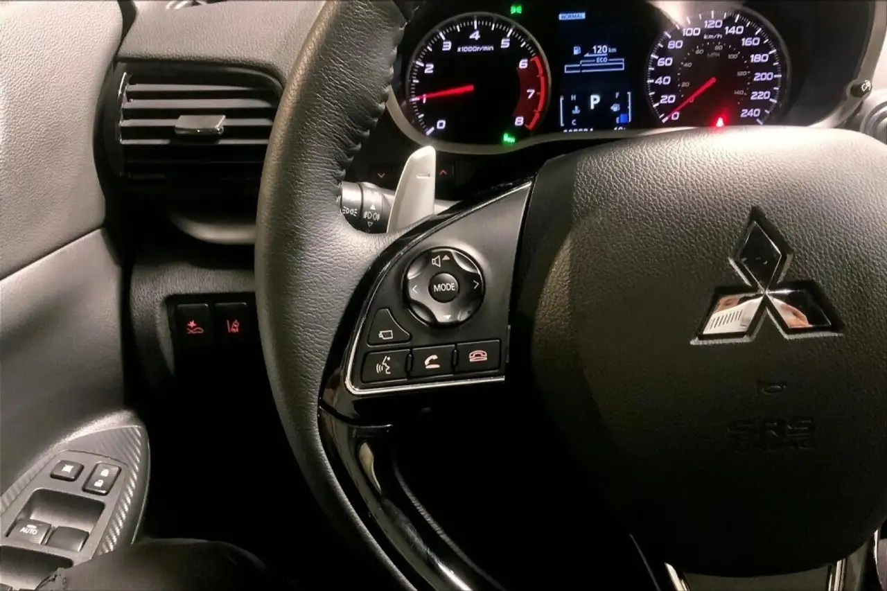 Mitsubishi Eclipse Cross снимка Mitsubishi Eclipse Cross