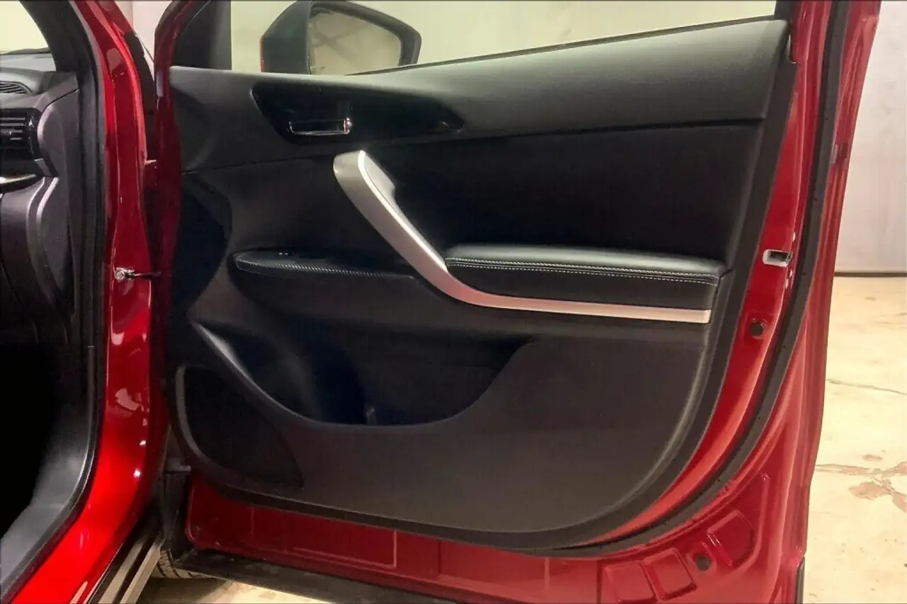 Mitsubishi Eclipse Cross снимка Mitsubishi Eclipse Cross