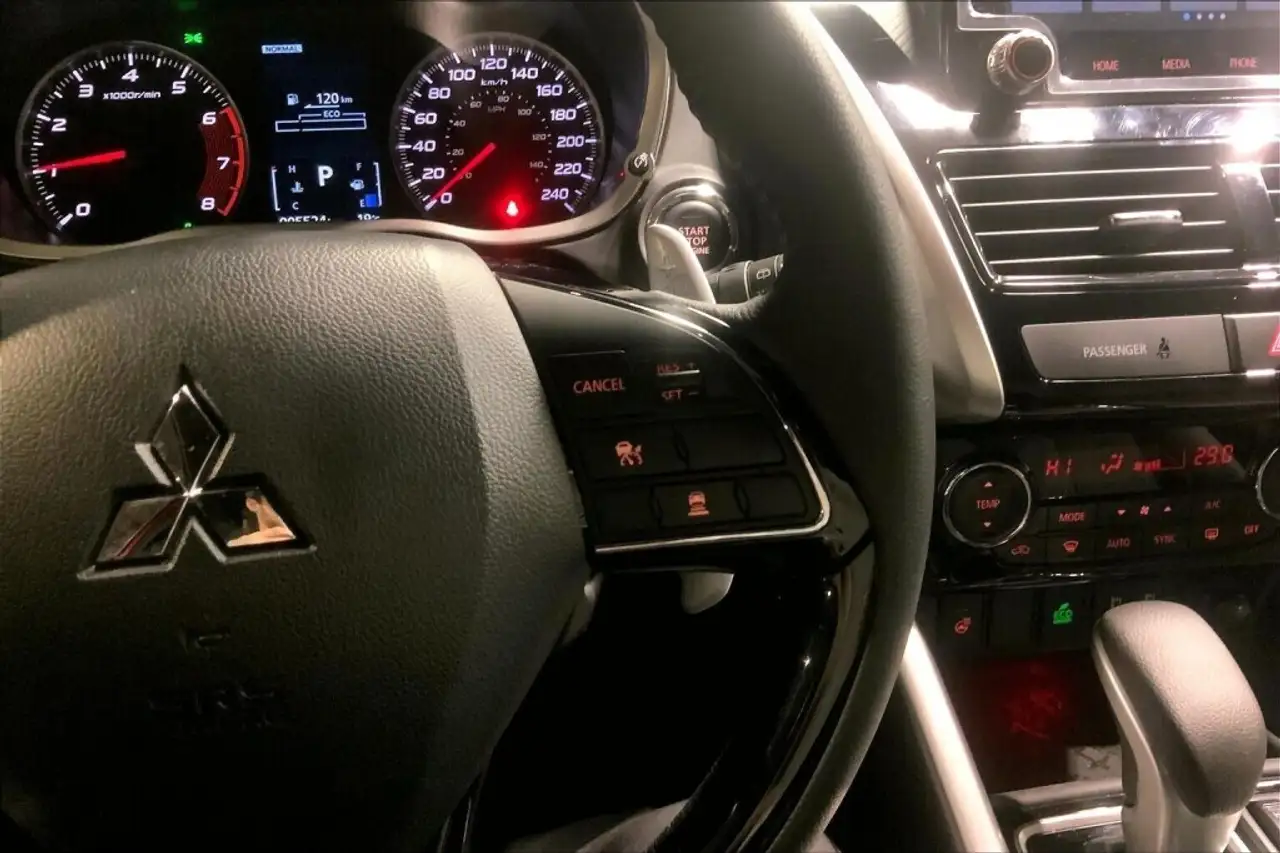 Mitsubishi Eclipse Cross снимка Mitsubishi Eclipse Cross