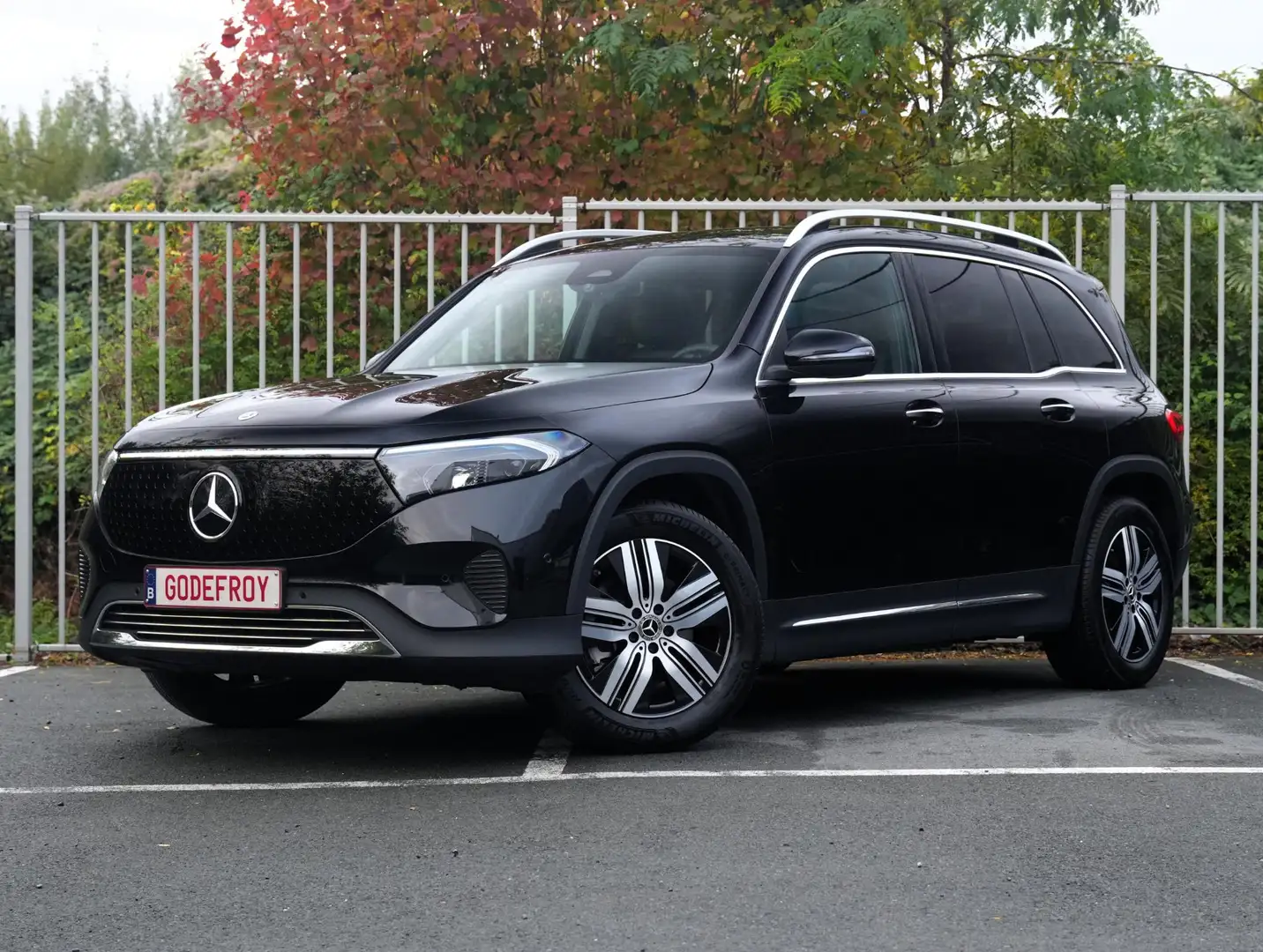 Mercedes-Benz EQB 300 4MATIC Schwarz - 2