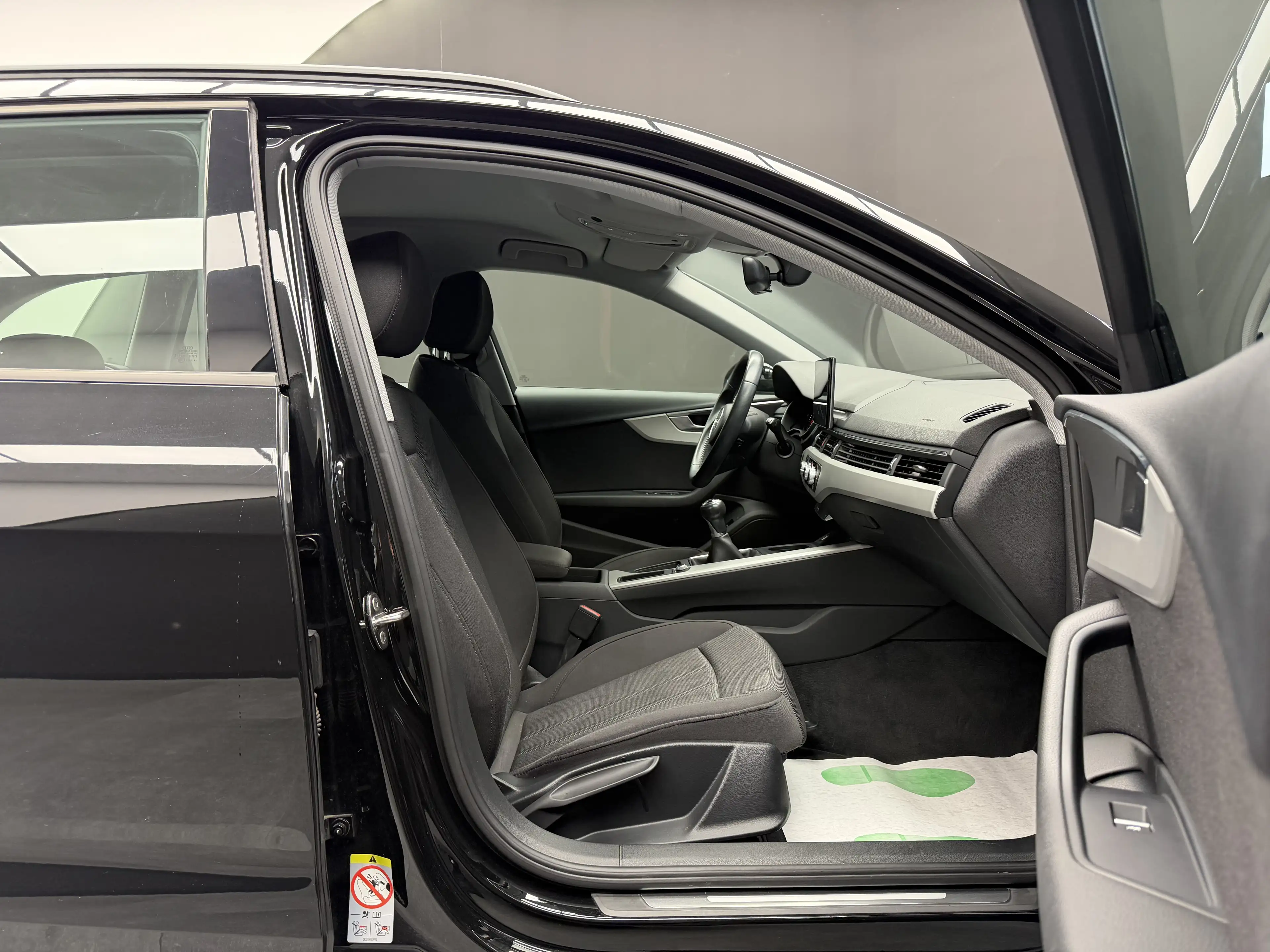 Audi A4 Avant 30 TDi * 1ER PROP + GPS + TVA + GARANTIE * — photo 9