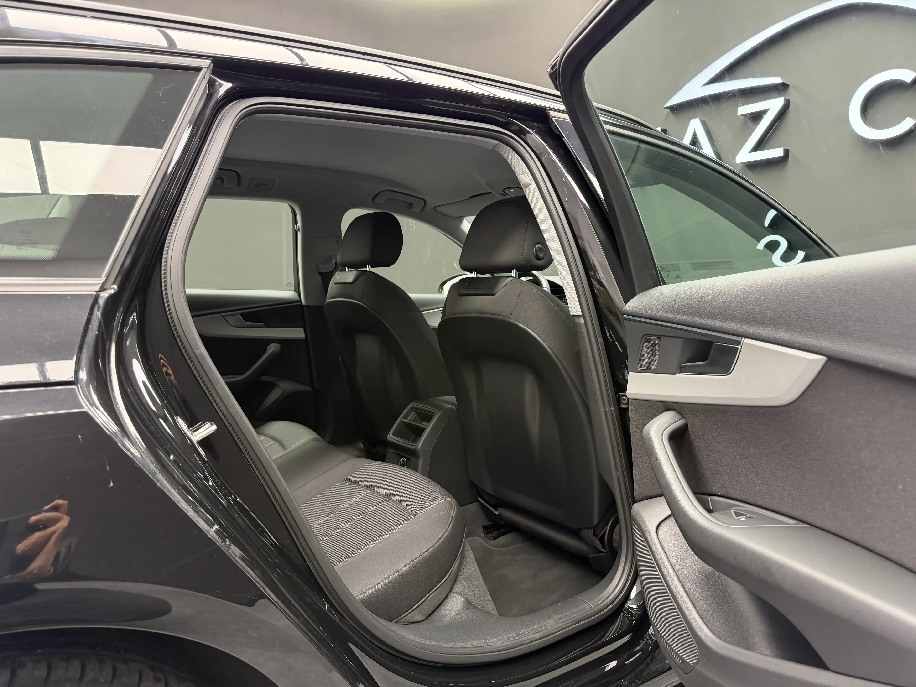 Audi A4 Avant 30 TDi * 1ER PROP + GPS + TVA + GARANTIE * — photo 10