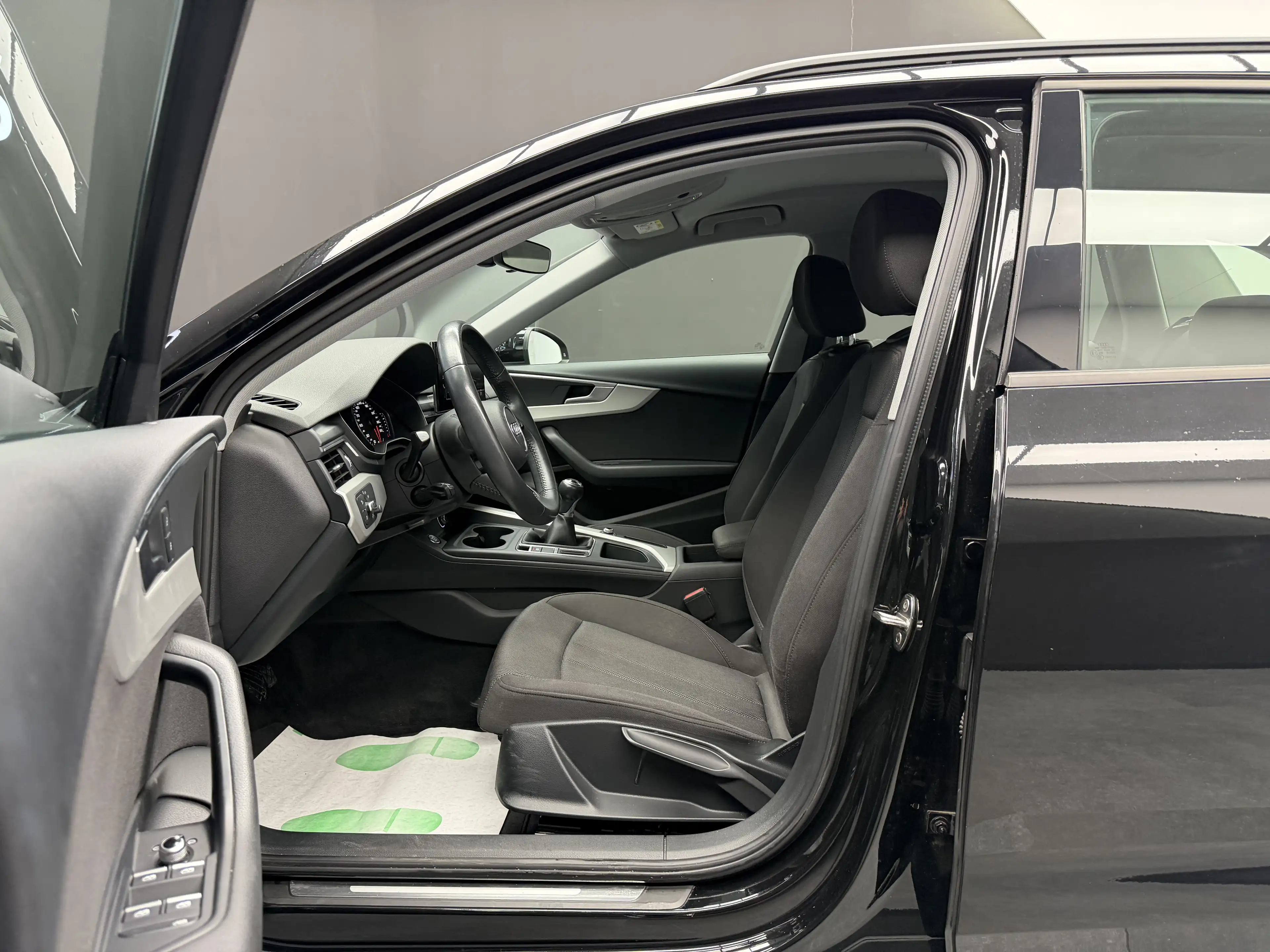 Audi A4 Avant 30 TDi * 1ER PROP + GPS + TVA + GARANTIE * — photo 8