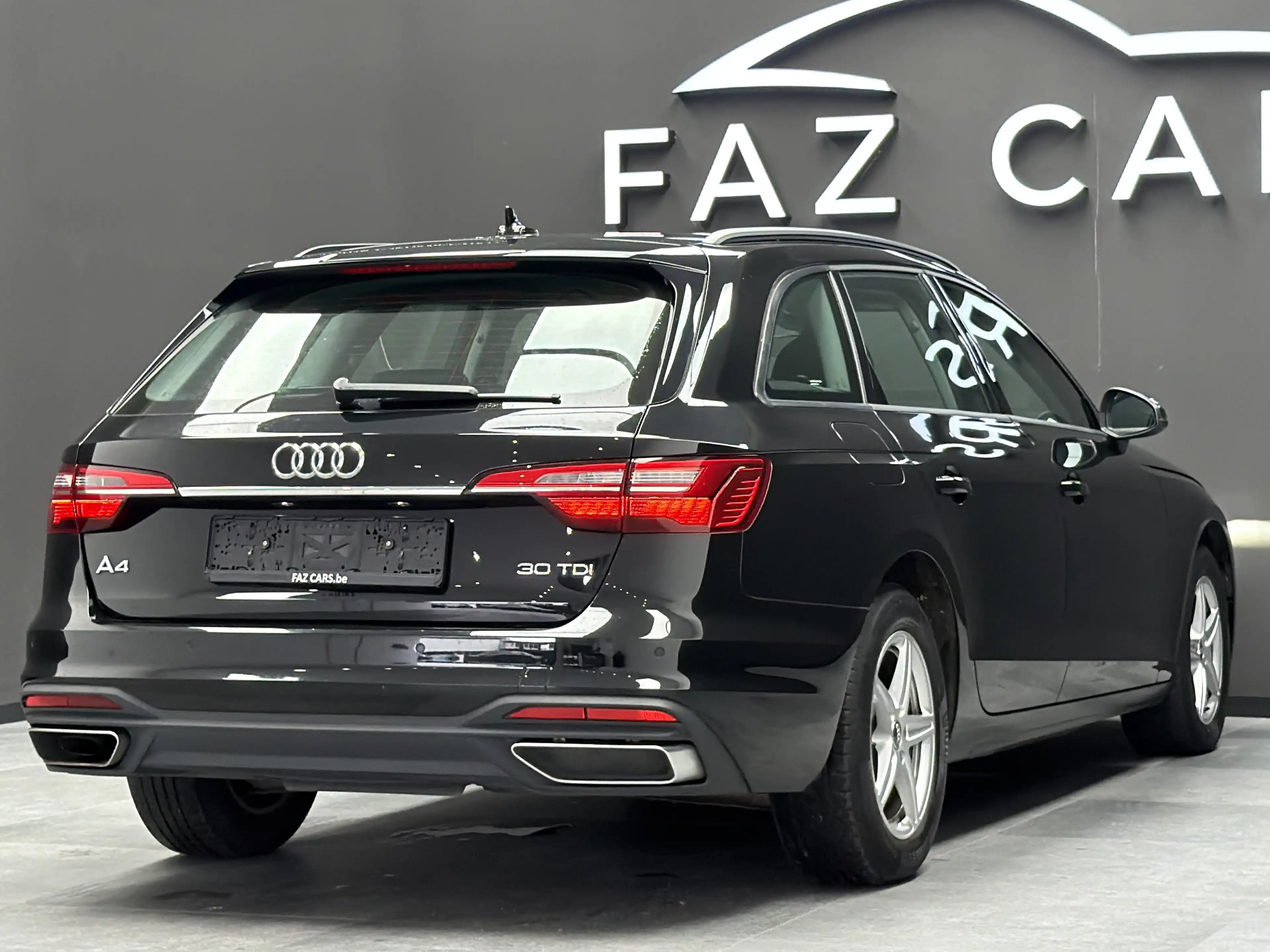 Audi A4 Avant 30 TDi * 1ER PROP + GPS + TVA + GARANTIE * — photo 5