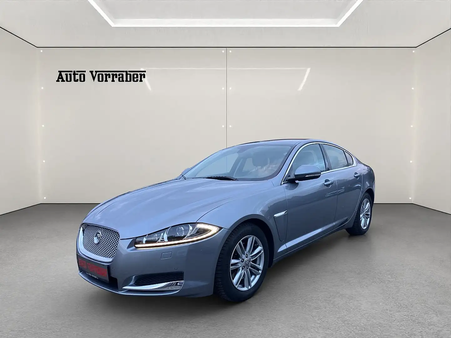 Jaguar XF 3,0 Diesel Portfolio Grau - 1