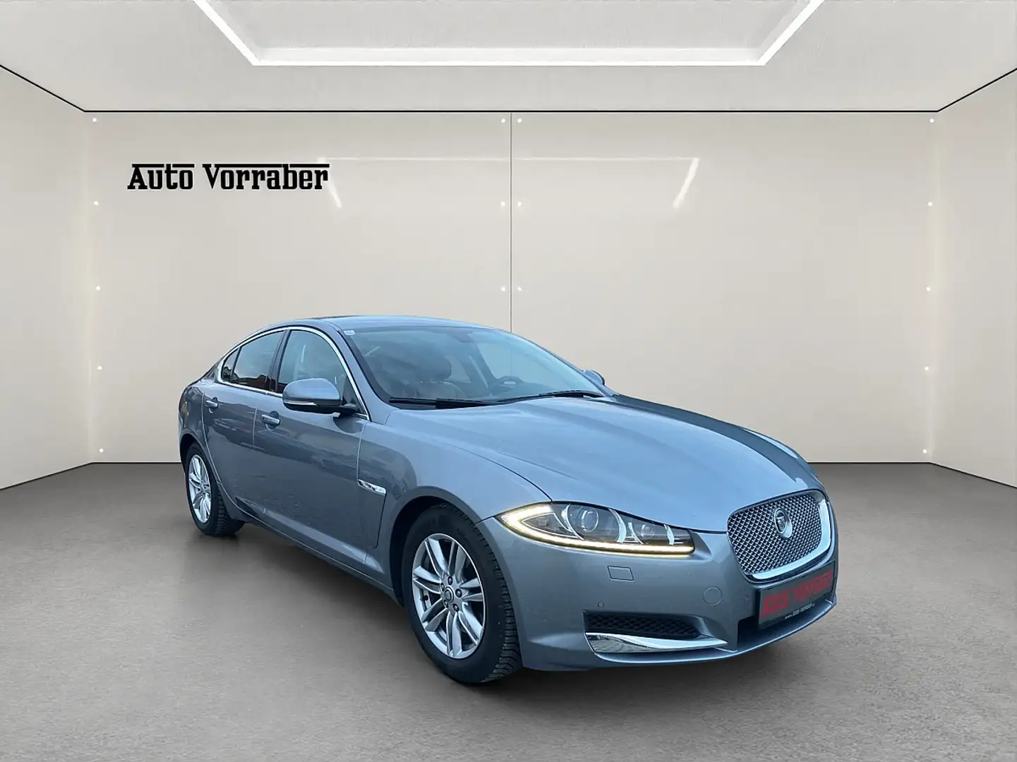 Jaguar XF 3,0 Diesel Portfolio Gris - 2