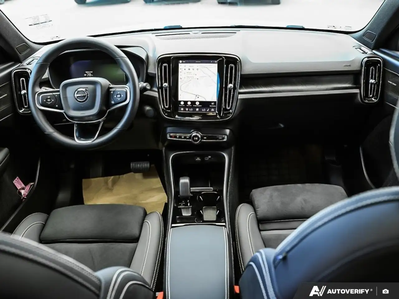 Volvo EX40 снимка Volvo EX40