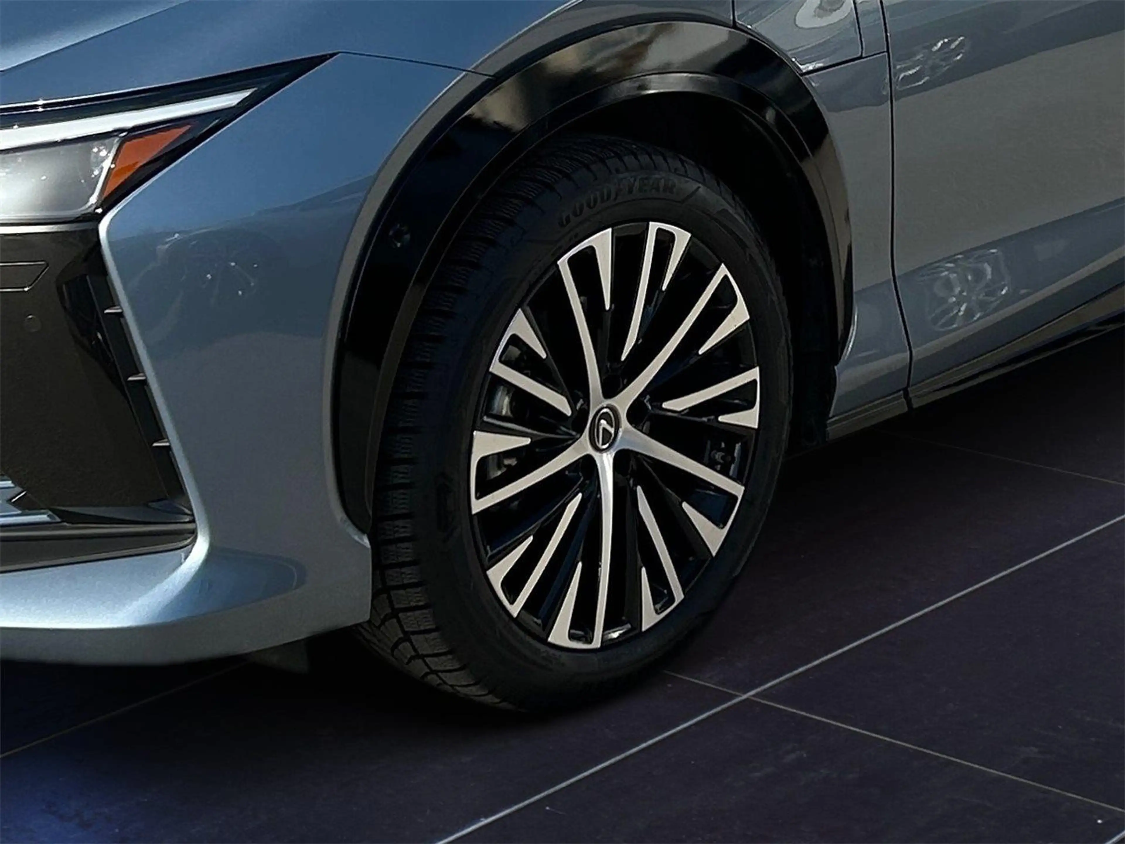 Lexus RZ 450e Luxury Paket 71,4kWh Aut. — photo 4