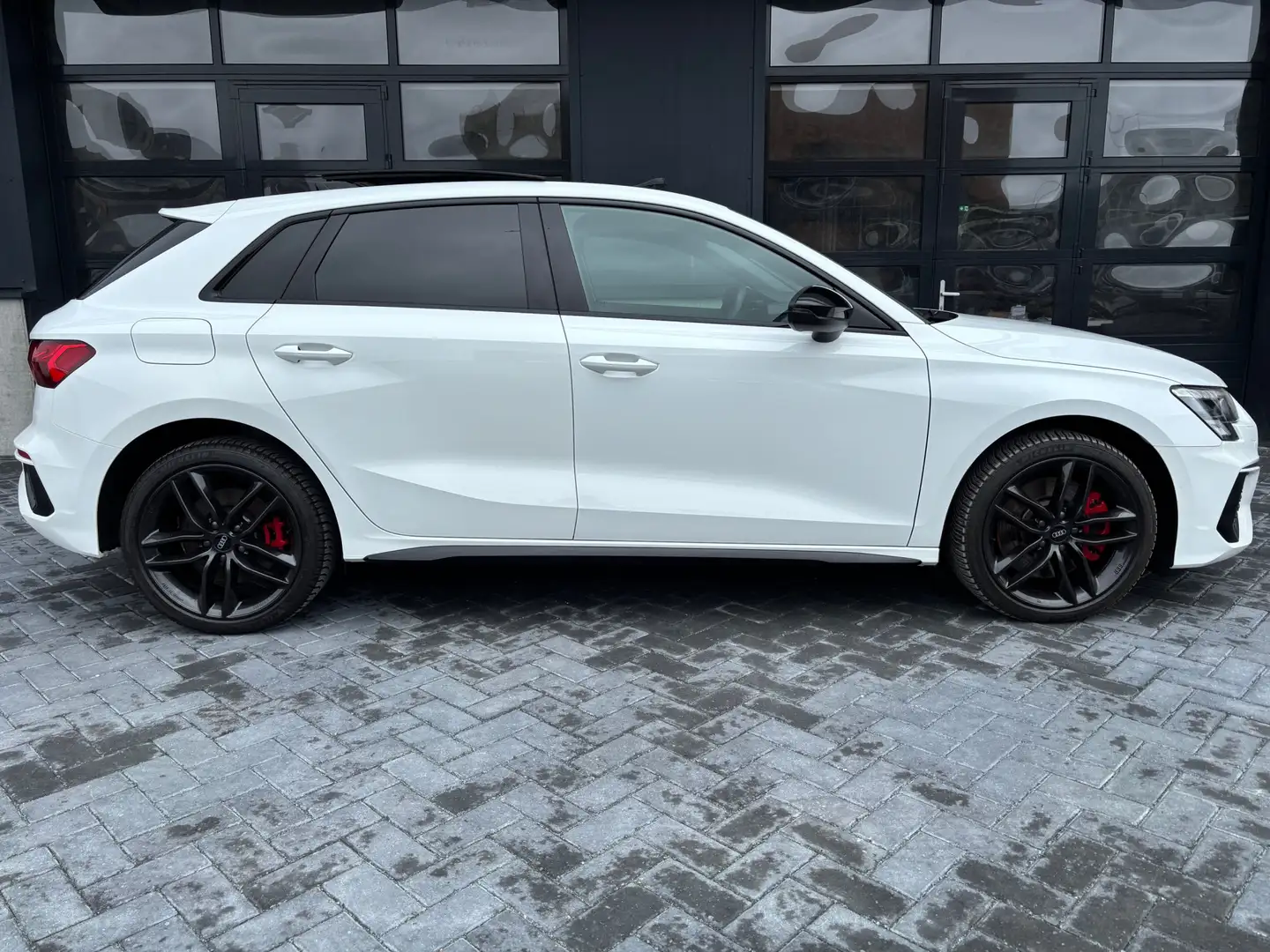 Audi A3 Sportback 45 TFSI e-tron 245 pk S-line Black Pano Wit - 2