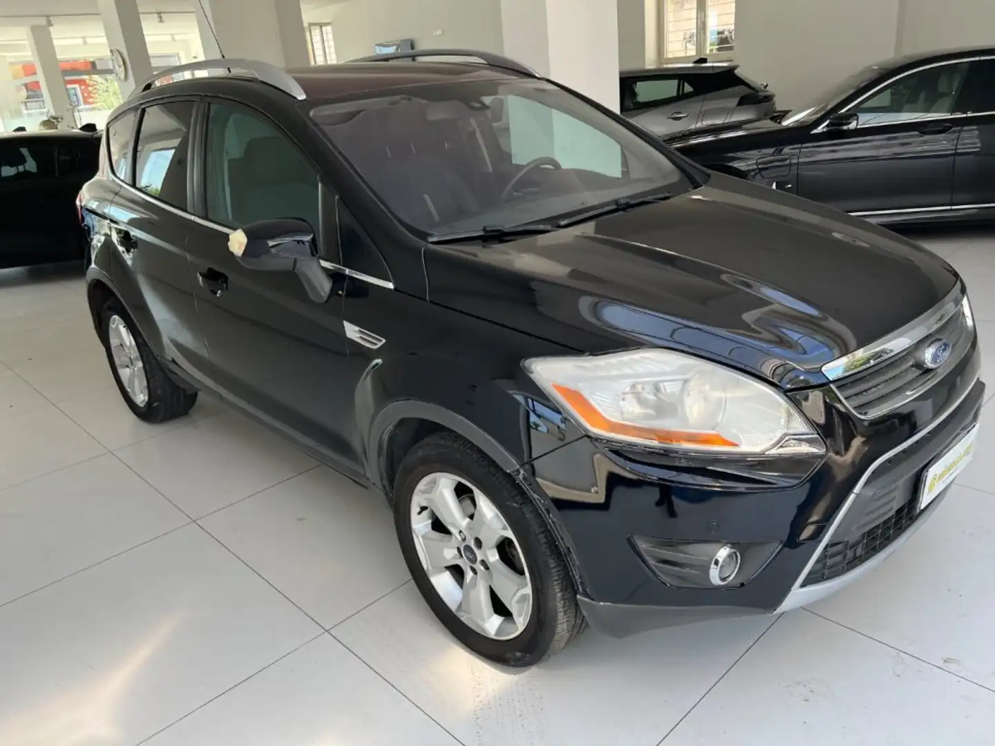 Ford Kuga + 2.0 TDCi 136 CV 2WD DPF Nero - 2